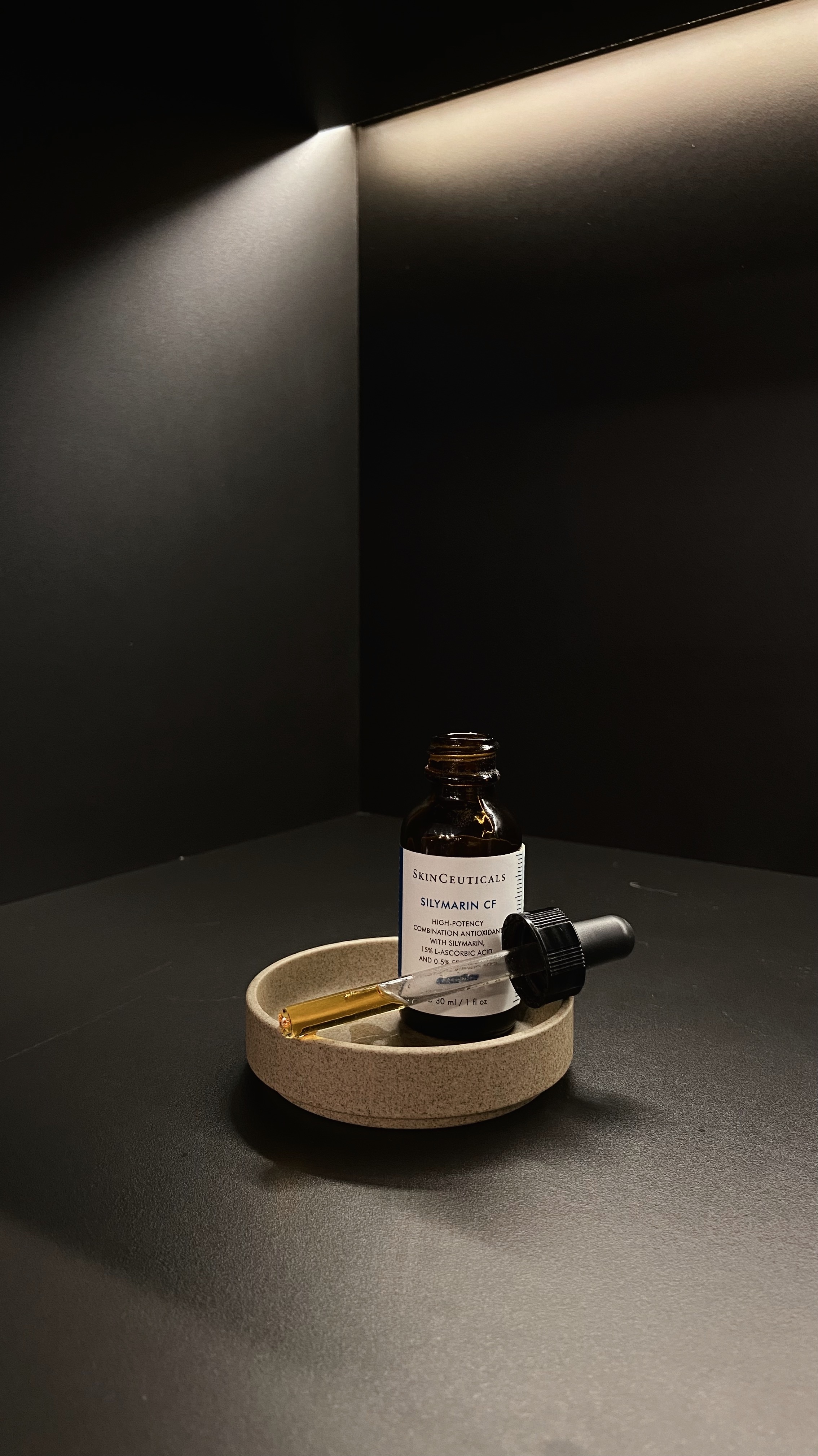 Le sérum Silymarin CF : un sérum à la vitamine C idéal pour les peaux mixtes à grasses