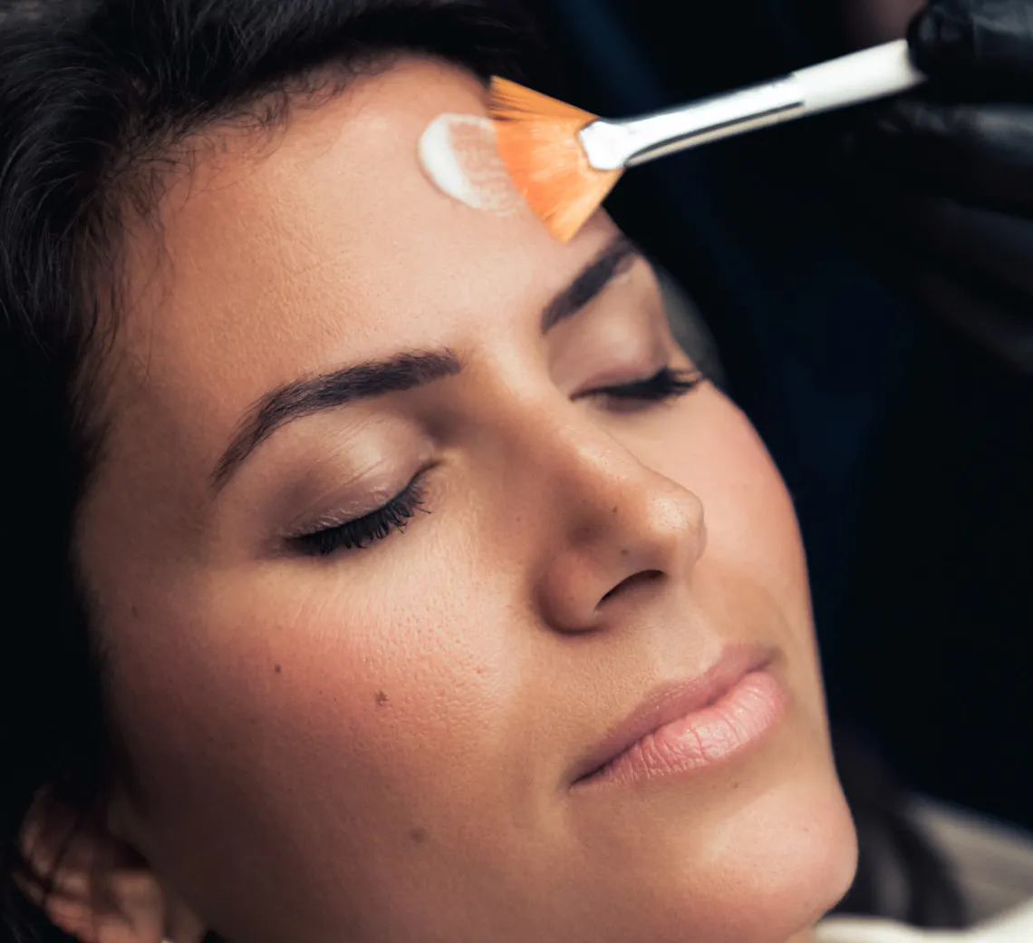 Les peelings en hiver : atténuer les imperfections et redonner de l'éclat à la peau