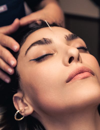 Nos médecins et chirurgiens esthétiques vous guident pour identifier votre besoin et découvrir parmi toutes les indications, la solution qui convient.