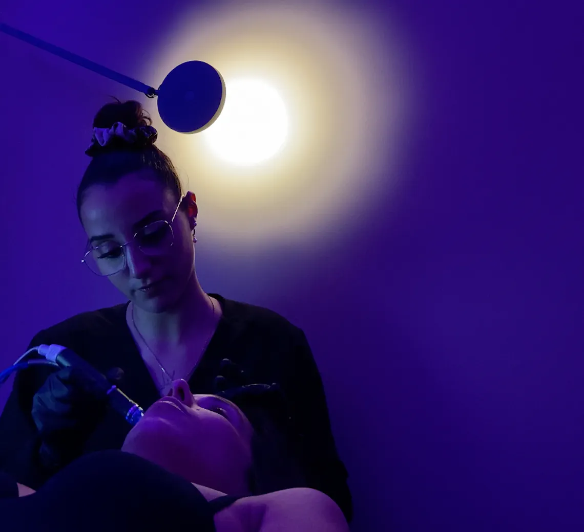 Nettoyer, exfolier, hydrater et protéger la peau en toute saison grâce au soin Hydrafacial à Lyon