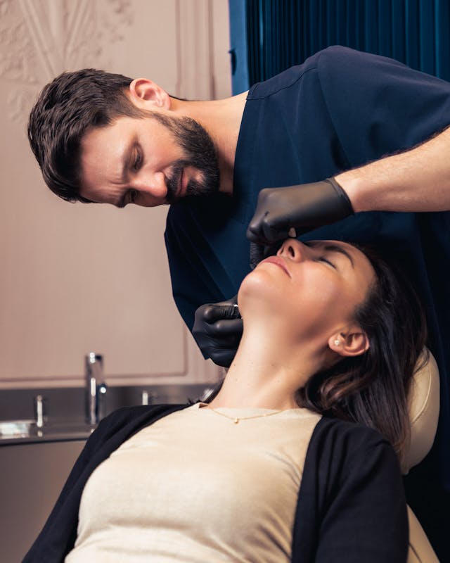 Traitement de peau Yoko Lift & Glow à Lyon - pourquoi combiner Radiofréquence microneedling et Profhilo ?