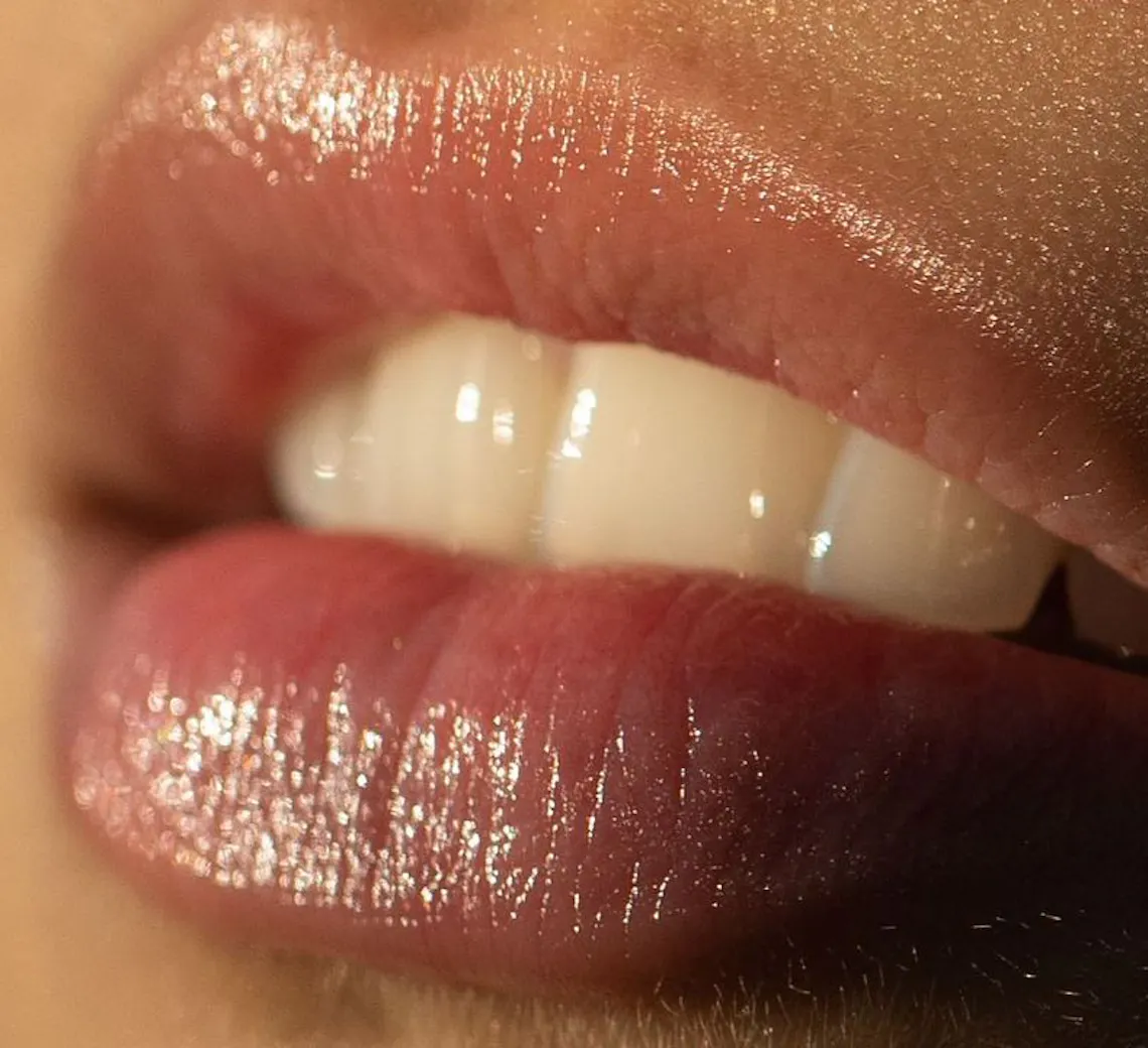 Zoom sur les lèvres pour illustrer le protocole On Lips.