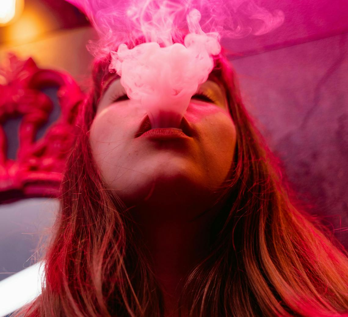 Après une injection d'AH, il est conseillé d'éviter le tabac.