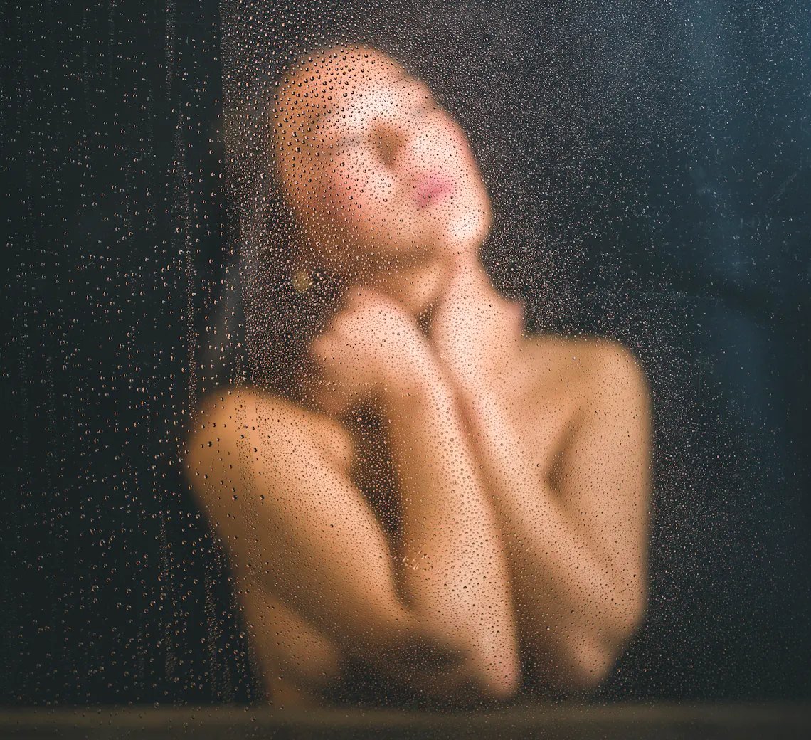 Il faut à tout prix éviter de transpirer après une épilation laser : pour cela on oublie les saunas, bains chauds et hammams.