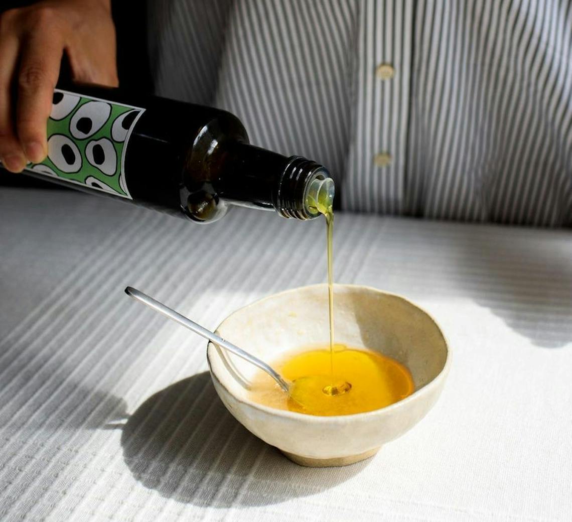 Les huiles : antioxydants précieux, à consommer en petite quantité, pour la santé et l’apparence de la peau