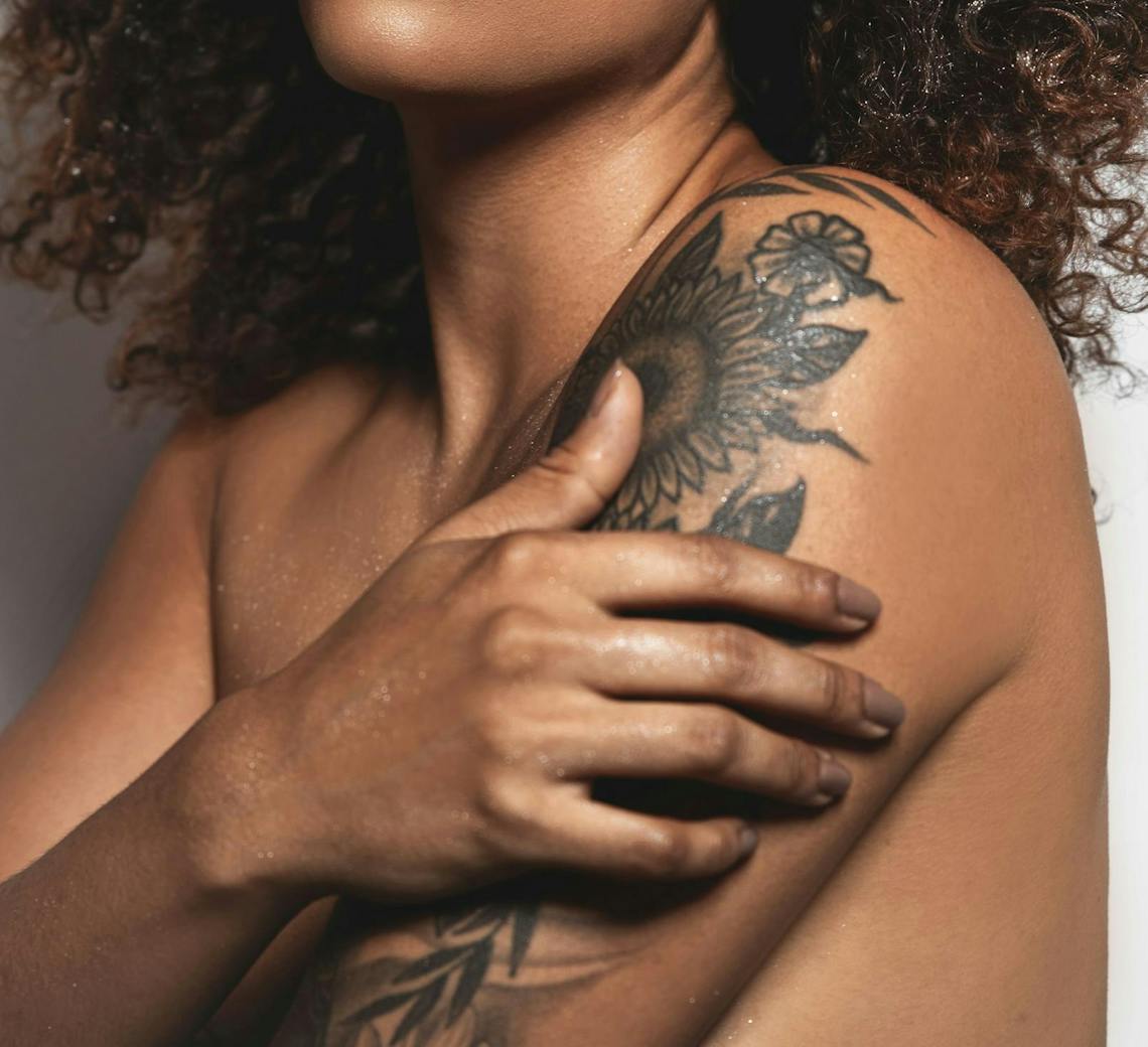 effacer tatouage peau noire