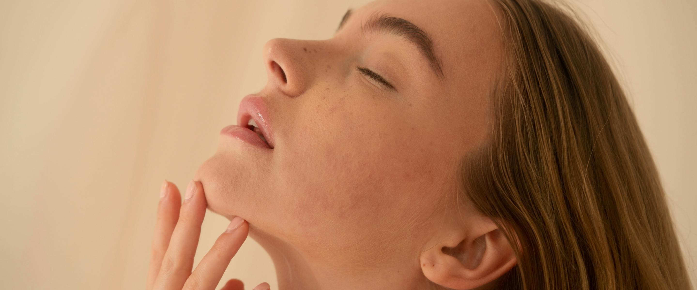 Menton de jeune femme