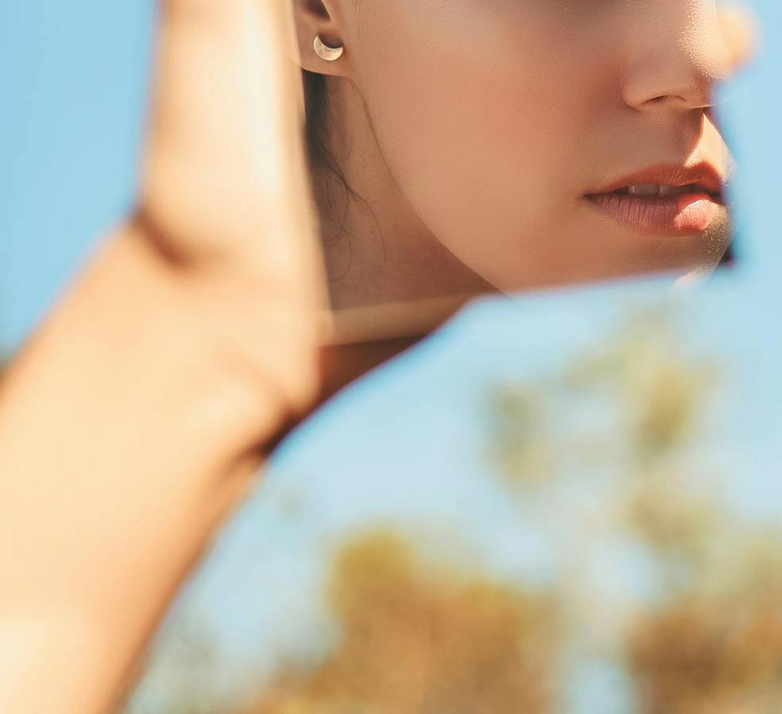 femme devant un mirroir