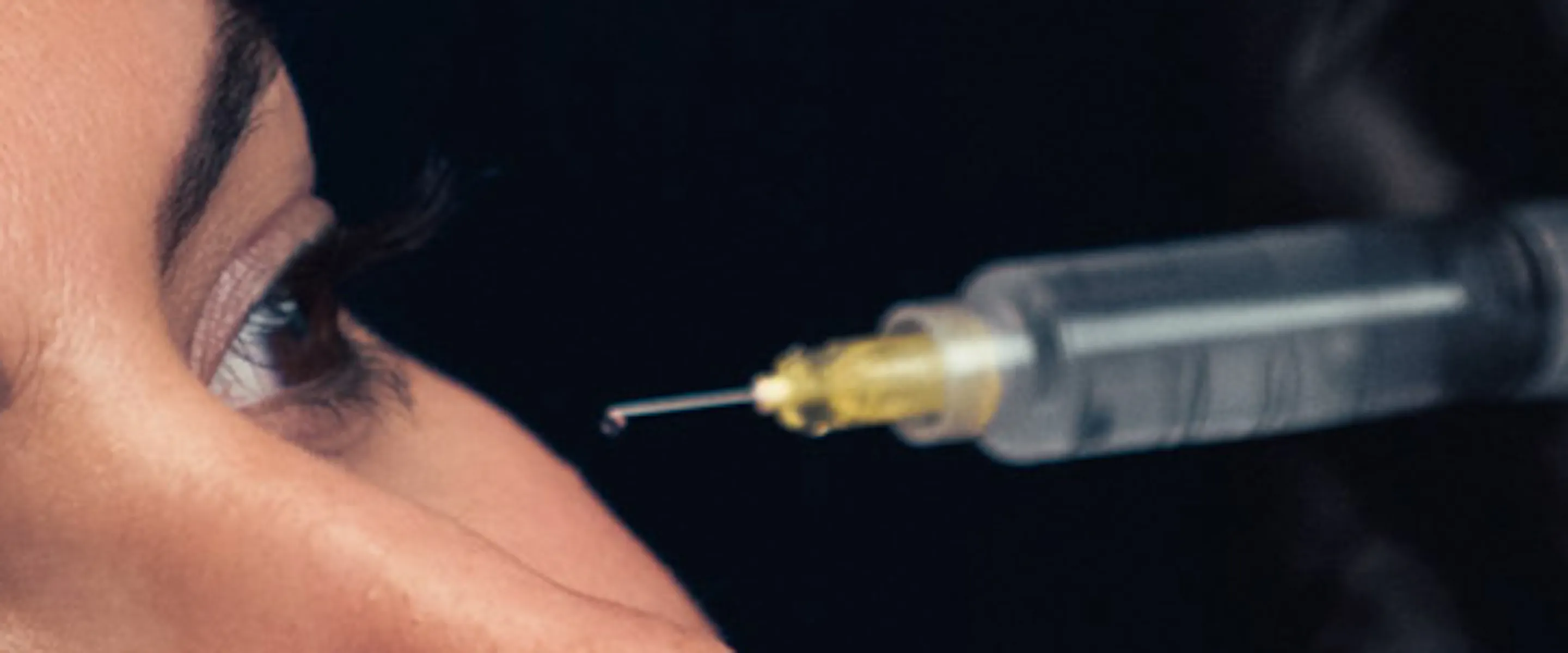 Maison Yoko injections dans les cernes par expert médecin.