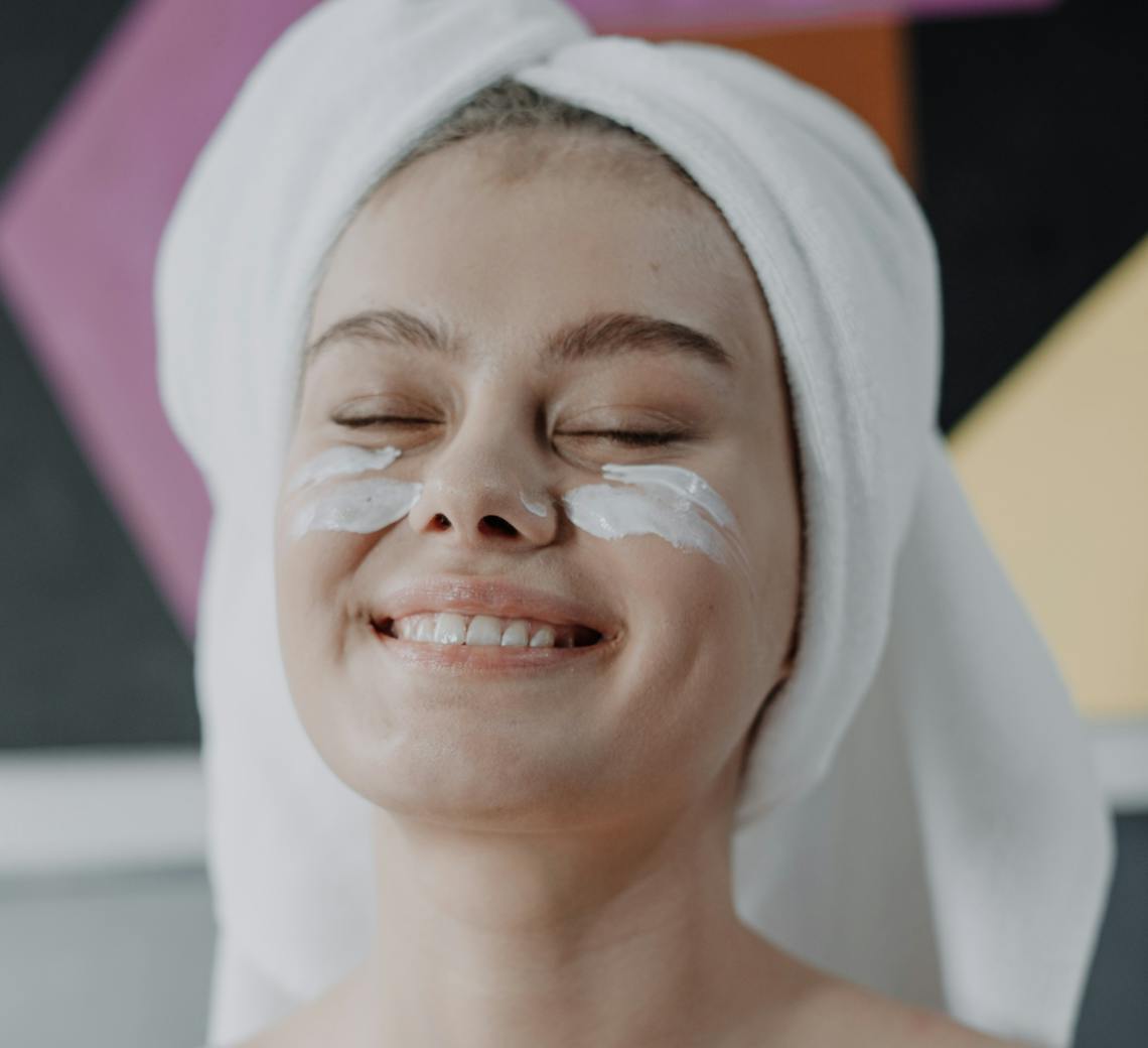 Hydratation sur le visage même pour les peaux grasses.