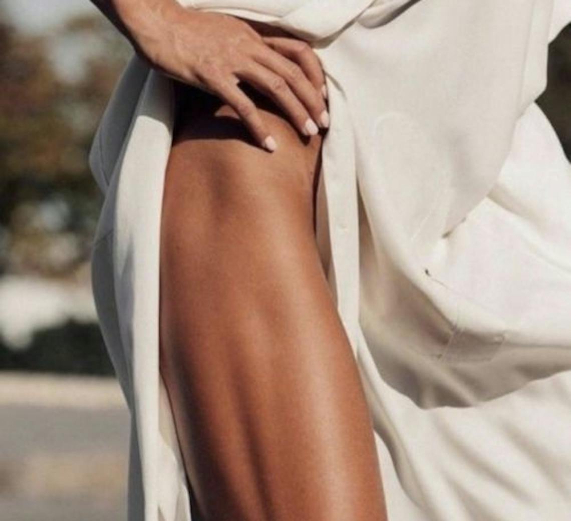 Cuisses de femme en été