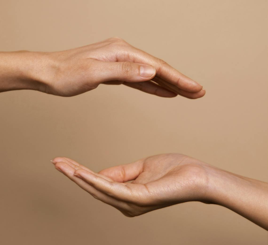 retirer les taches sur les mains avec le laser pigmentaire