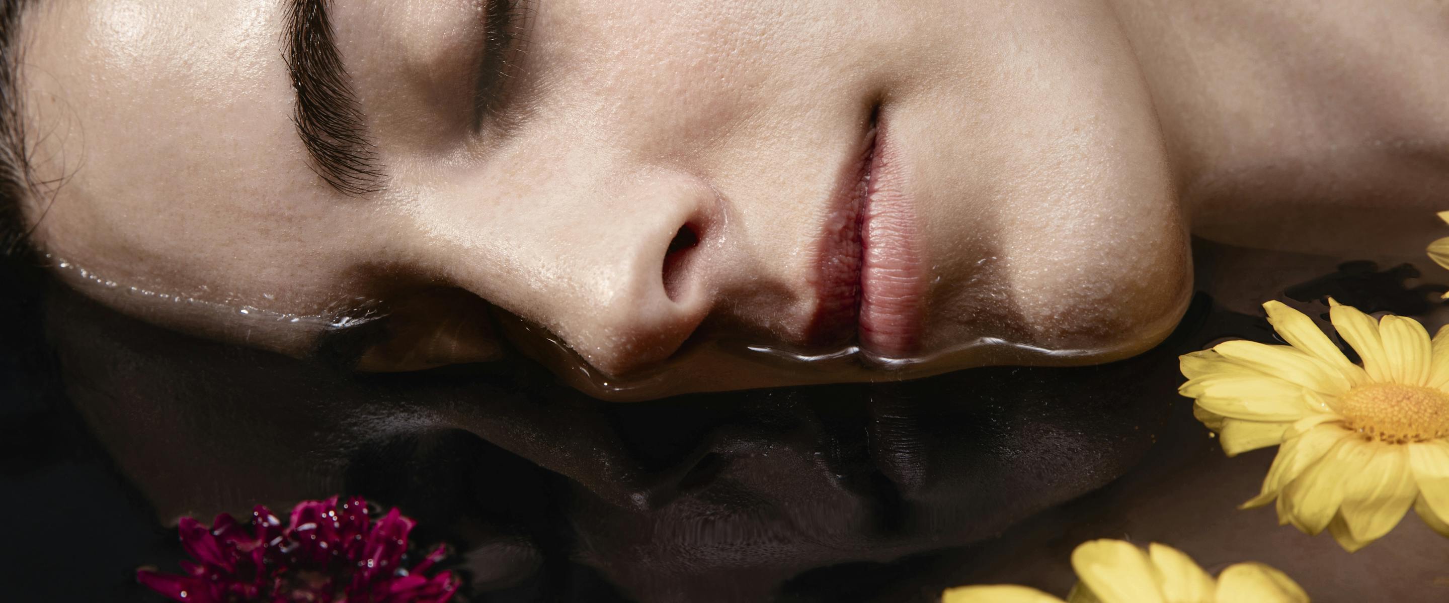 soin du visage doux avec la slow médecine esthétique