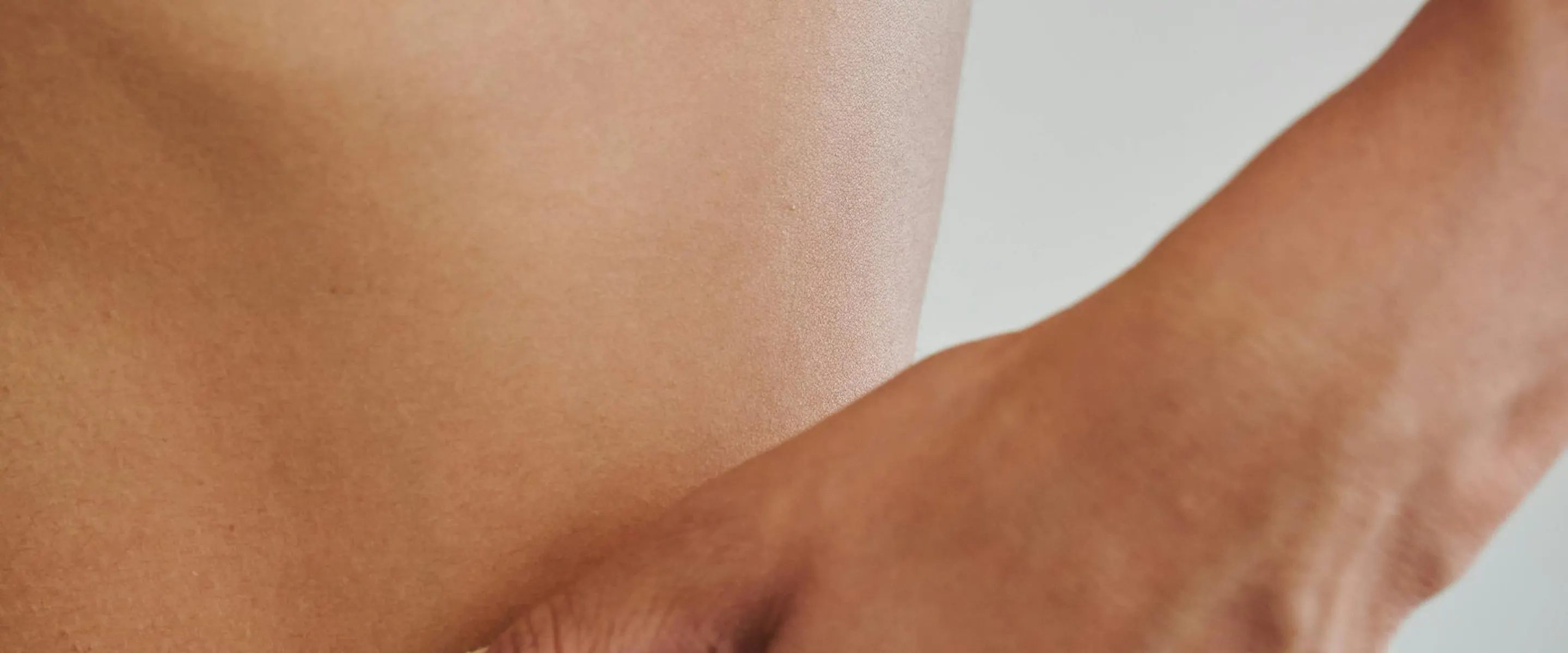 Traitement contre les vergetures à Lyon avec laser et microneedling dans le centre de médecine esthétique et laser Maison Yoko