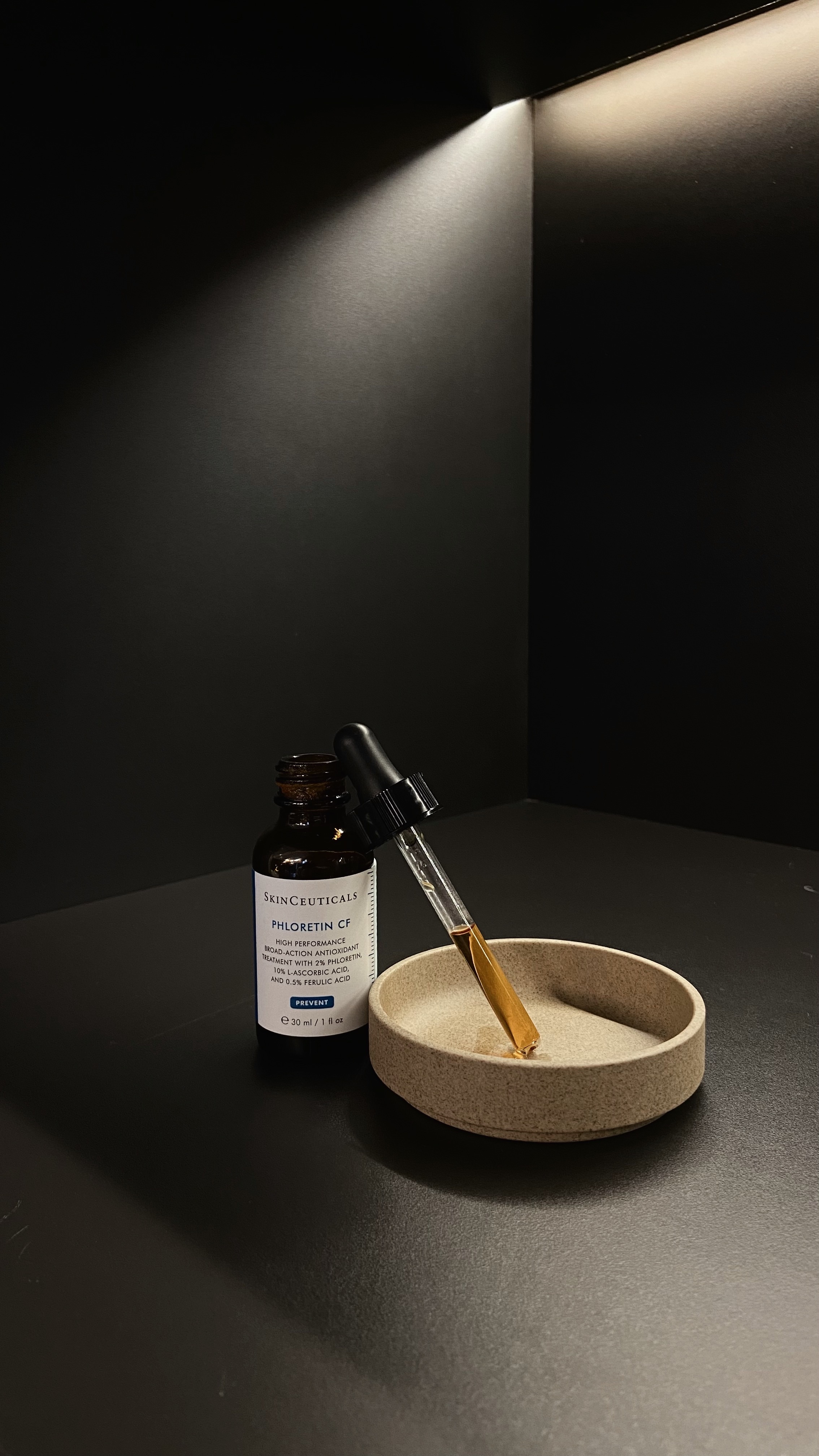 Le sérum Phlorentin CF : un sérum à la vitamine C idéal pour les peaux aux taches pigmentaires