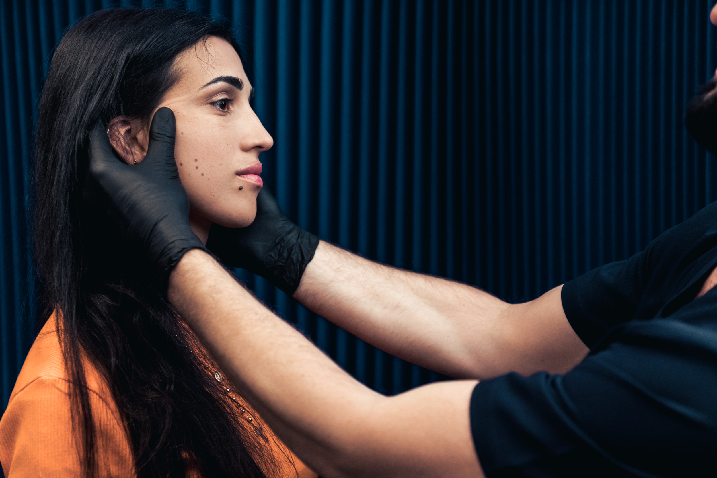 Comment se passe une séance d'injection d'acide hyaluronique de jawline contouring chez Maison Yoko à Lyon ?