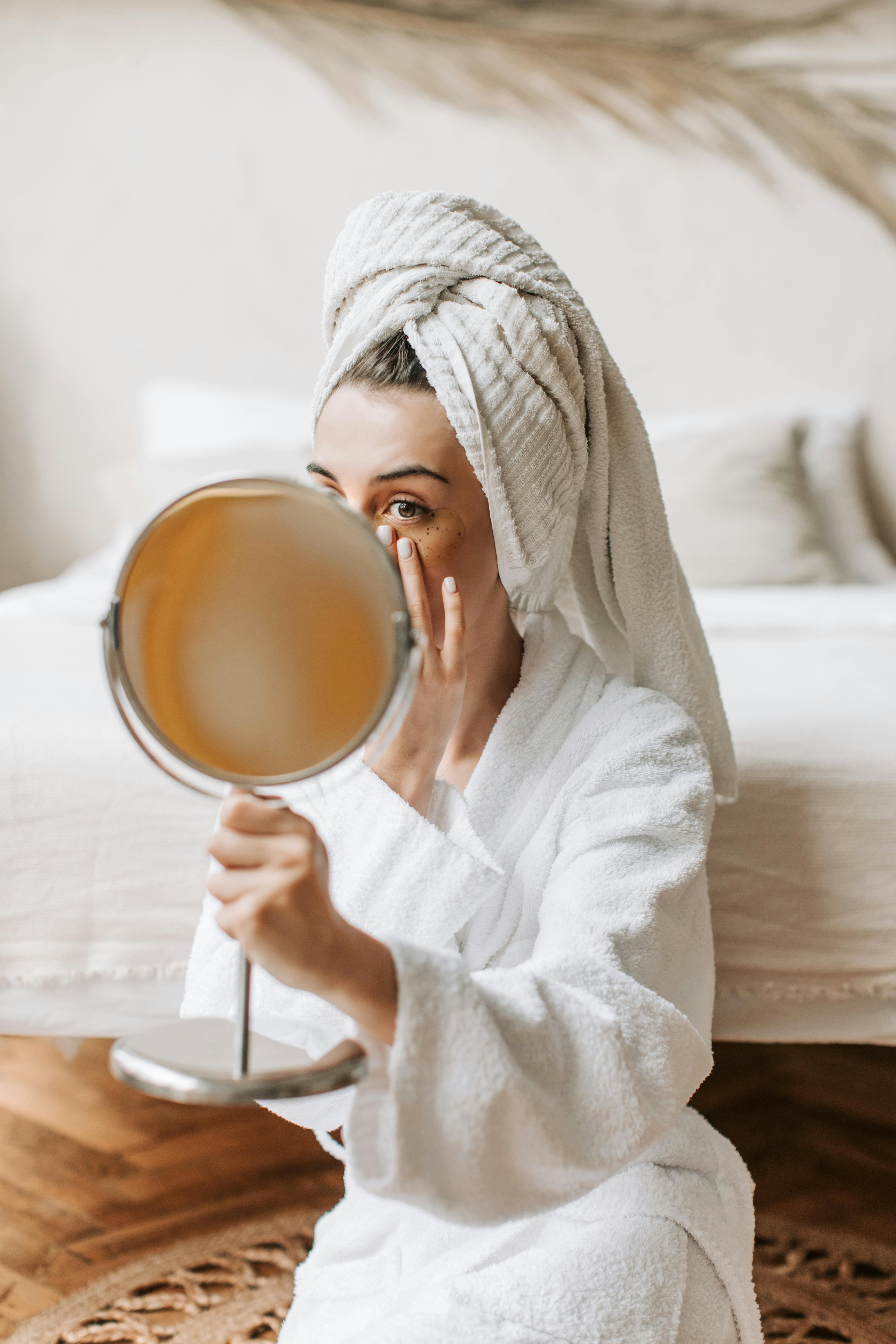 Privilégier des soins ciblés, sans prise de risque : Hydrafacial, peeling doux, microneedling léger