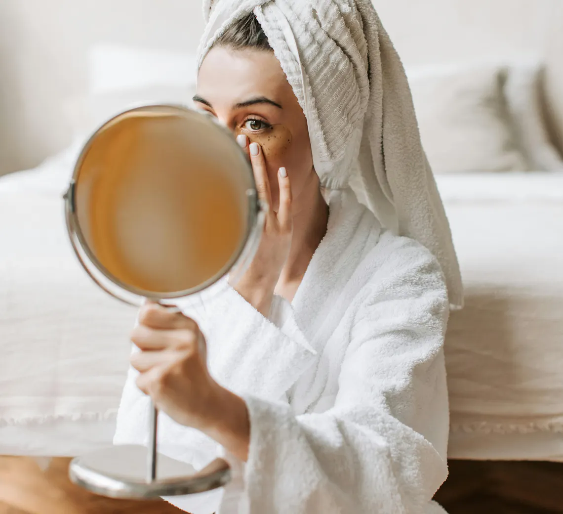 Privilégier des soins ciblés, sans prise de risque : Hydrafacial, peeling doux, microneedling léger