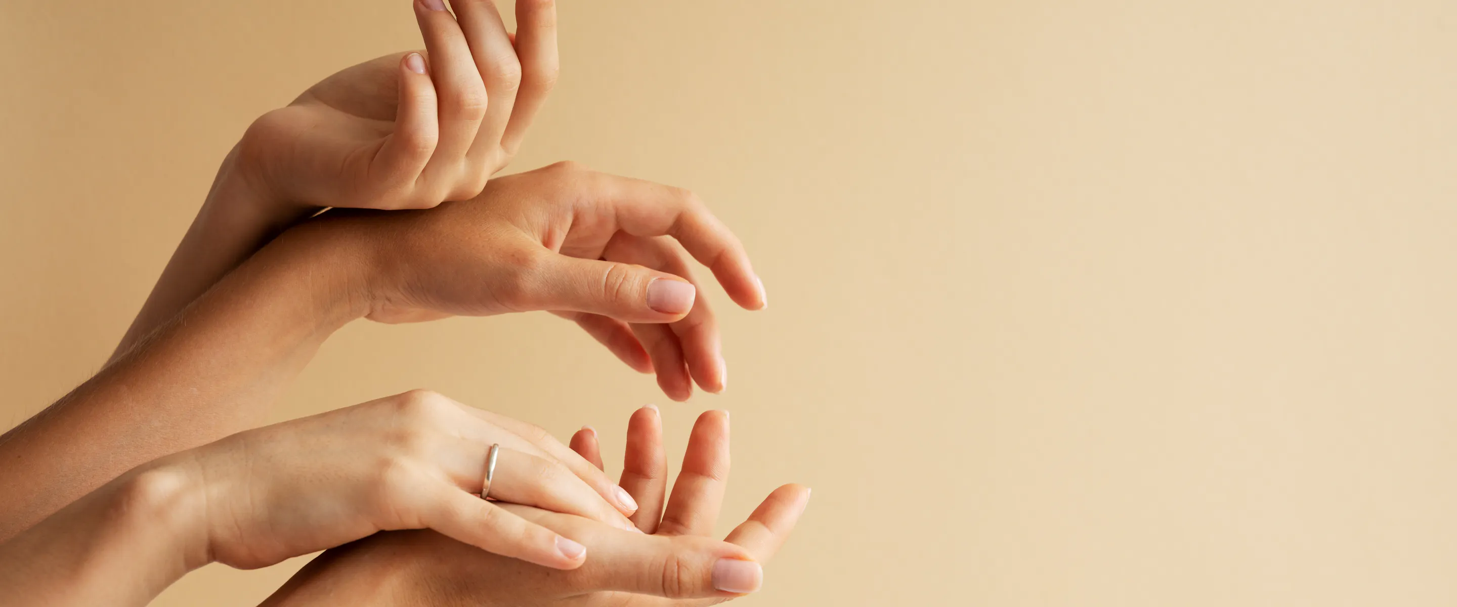 rajeunir les mains grâce à la médecine esthétique | Maison Yokō