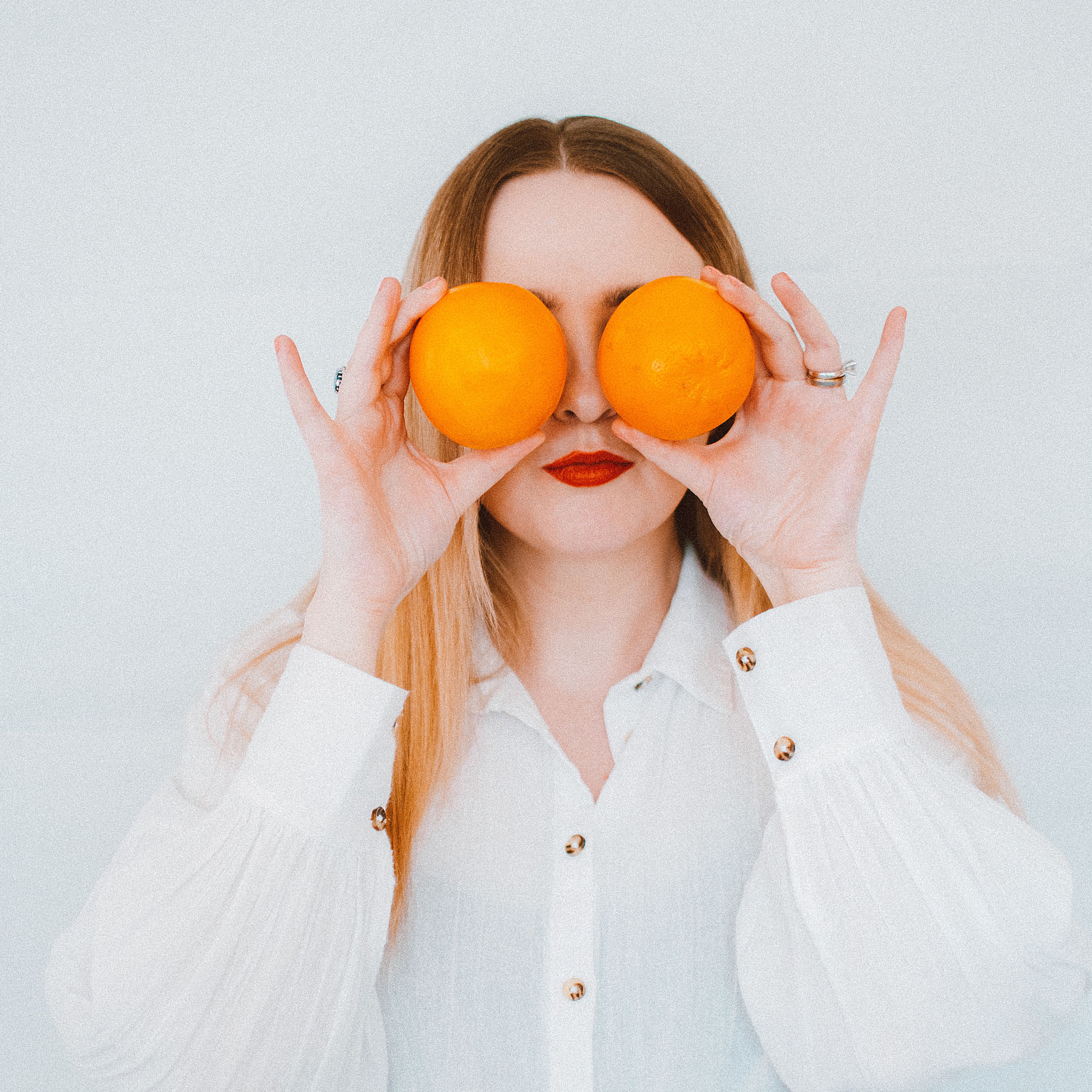 Vitamine C et soleil : fausse ennemie, vraie question de tolérance