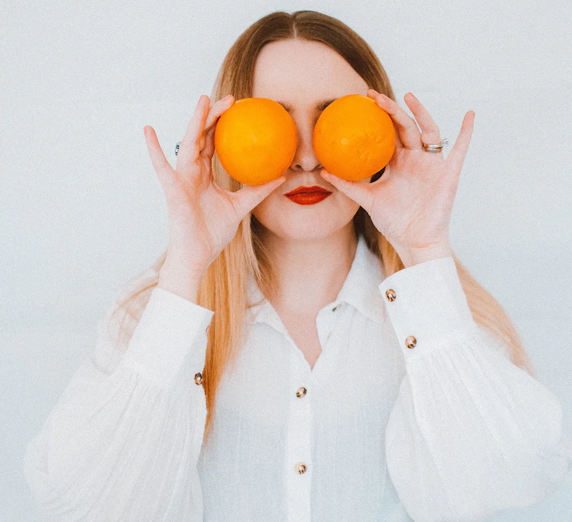 Vitamine C et soleil : fausse ennemie, vraie question de tolérance