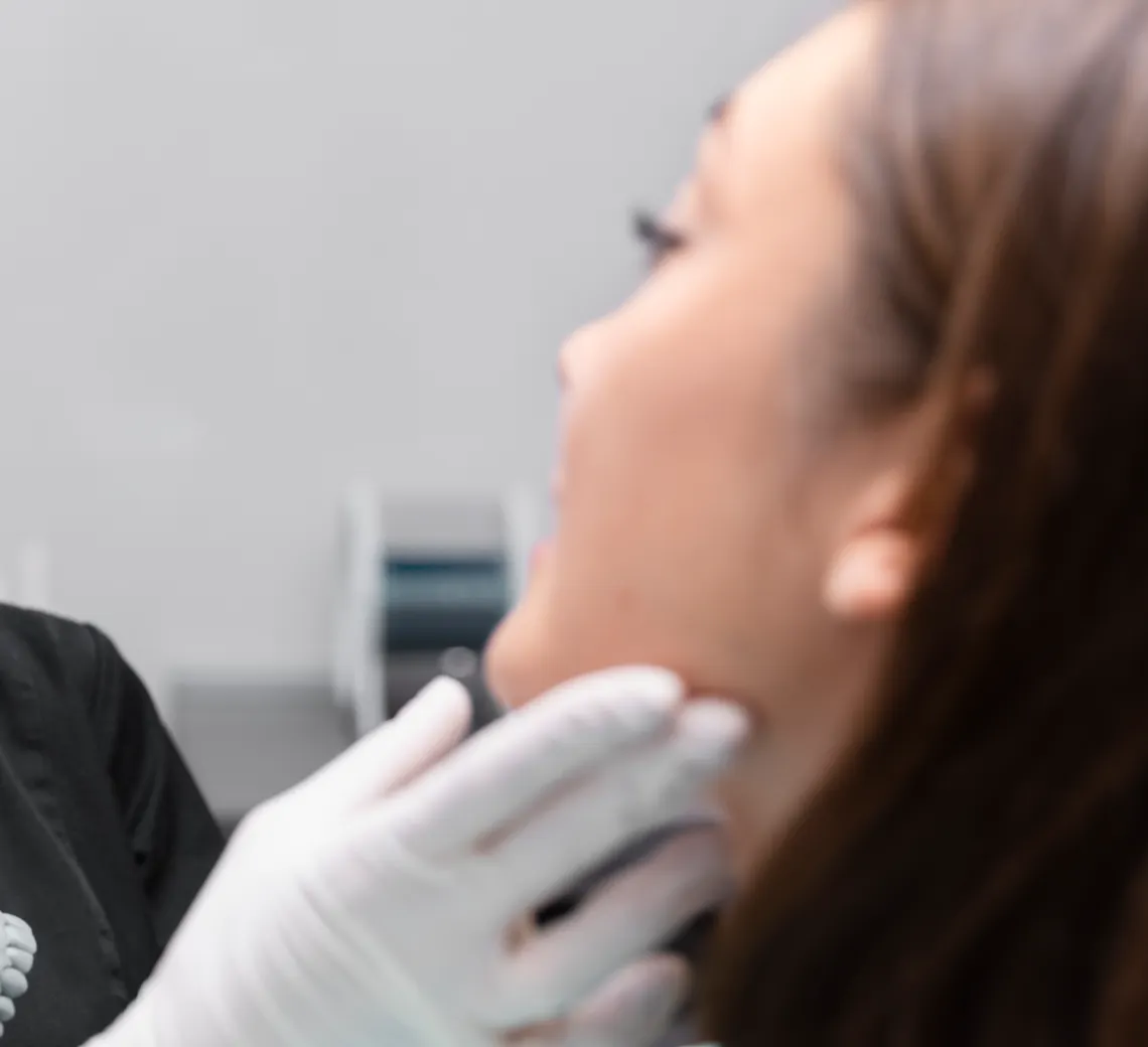 comment redessiner le contour du visage ?
