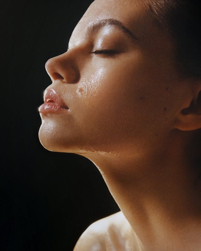 Cryolipolyse : amincissement par le froid au niveau du double menton pour affiner le visage