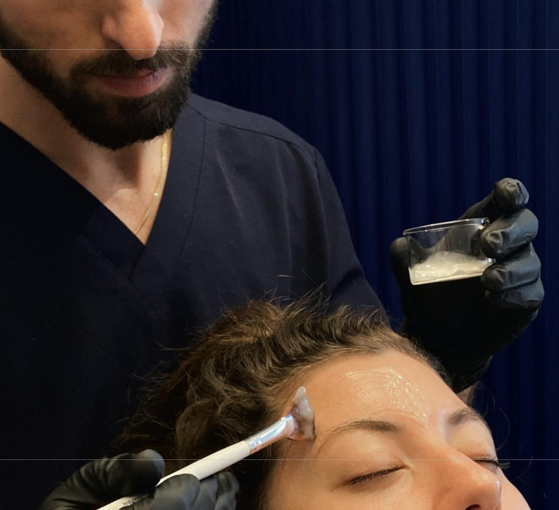 Peeling pour assainir et unifier le teint