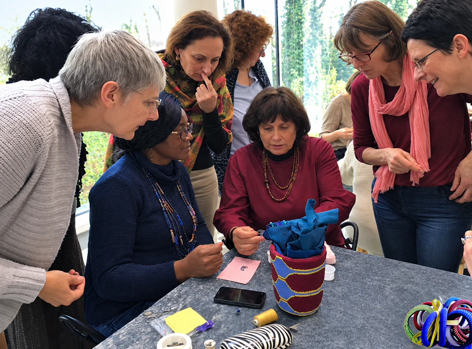 Atelier broderie au raphia