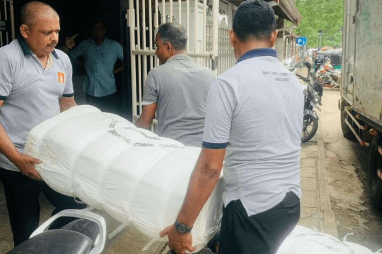 Matara Relief for Badulla 08