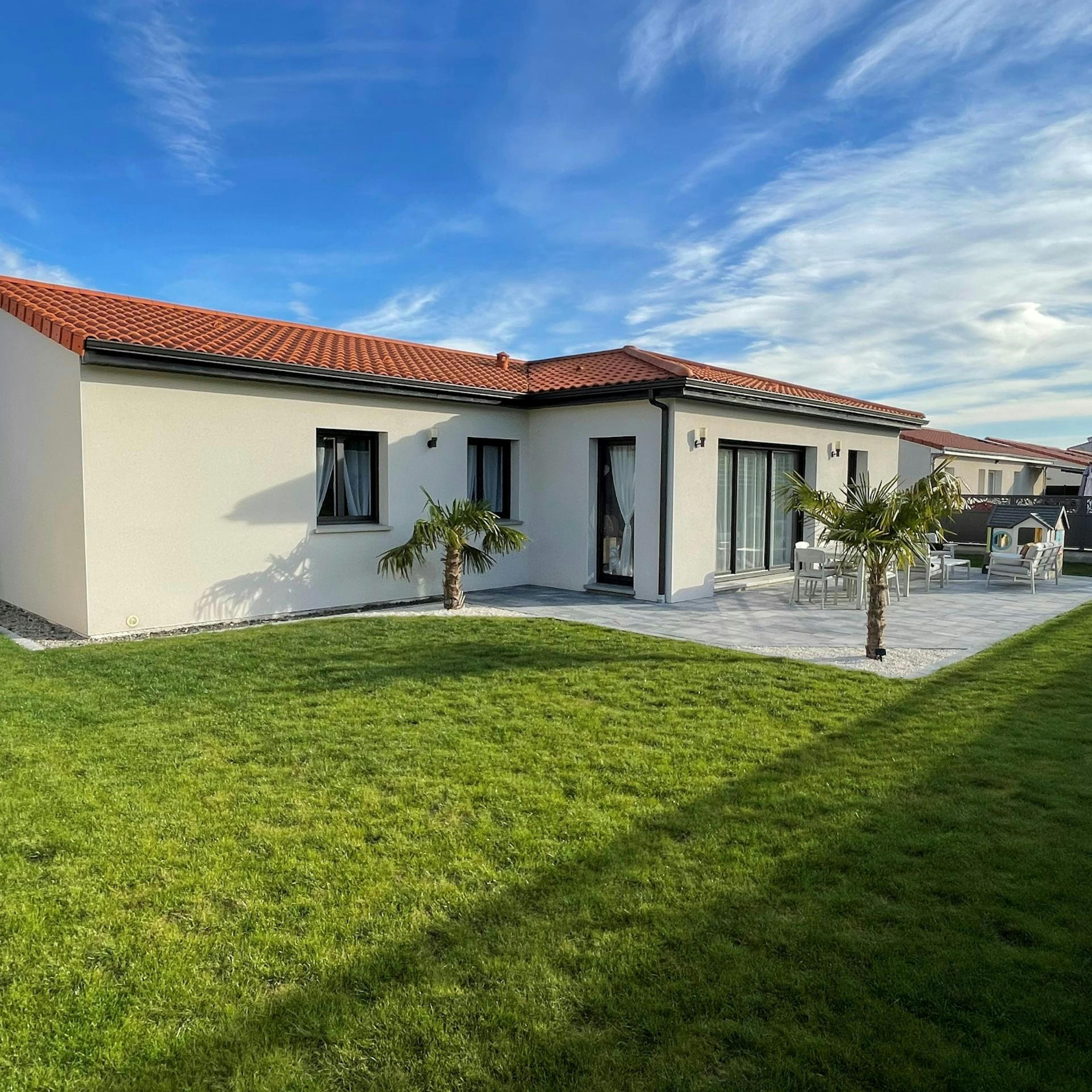 maison de plein pied avec terrasse réalisée par Maitrise et Concept