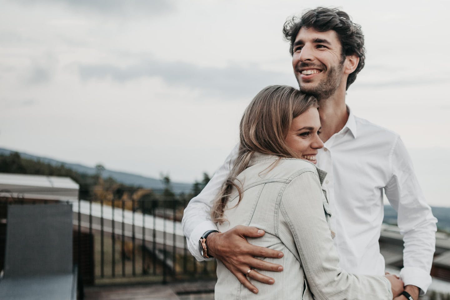 Un couple heureux d'avoir fait appel à Maîtrise & Concept
