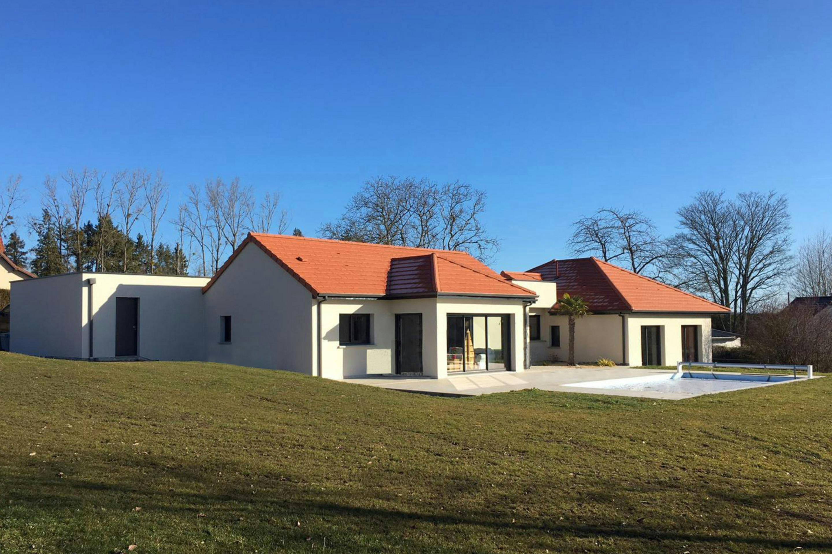 maison contemporaine aux portes de l'Allier composée de différents volumes