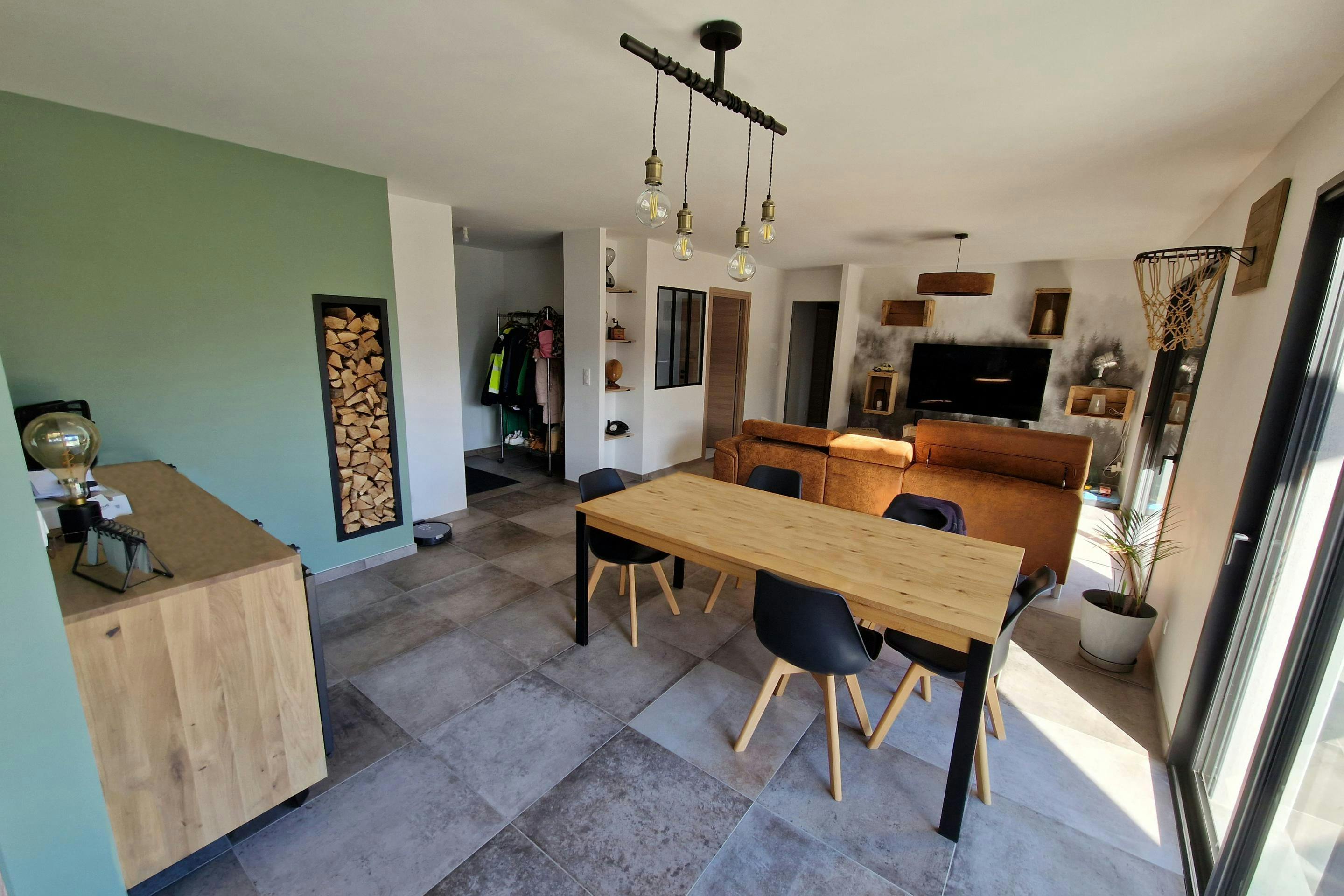 Salon aménagé et décoré maison réalisé à Olby par Maitrise et Concept