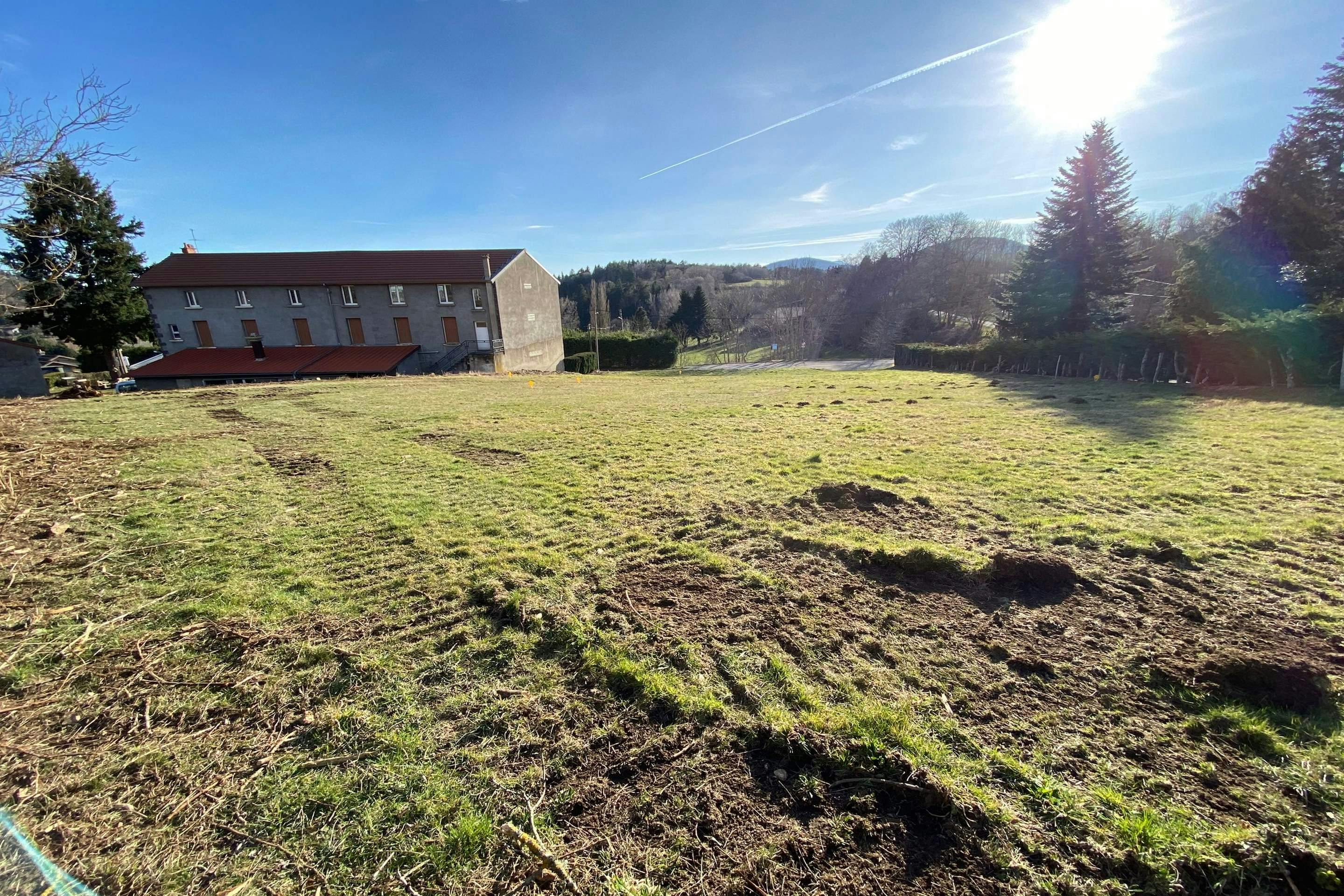 Terrain sur le lieu-dit de La Cassiére à Aydat et à quelques minutes du Lac