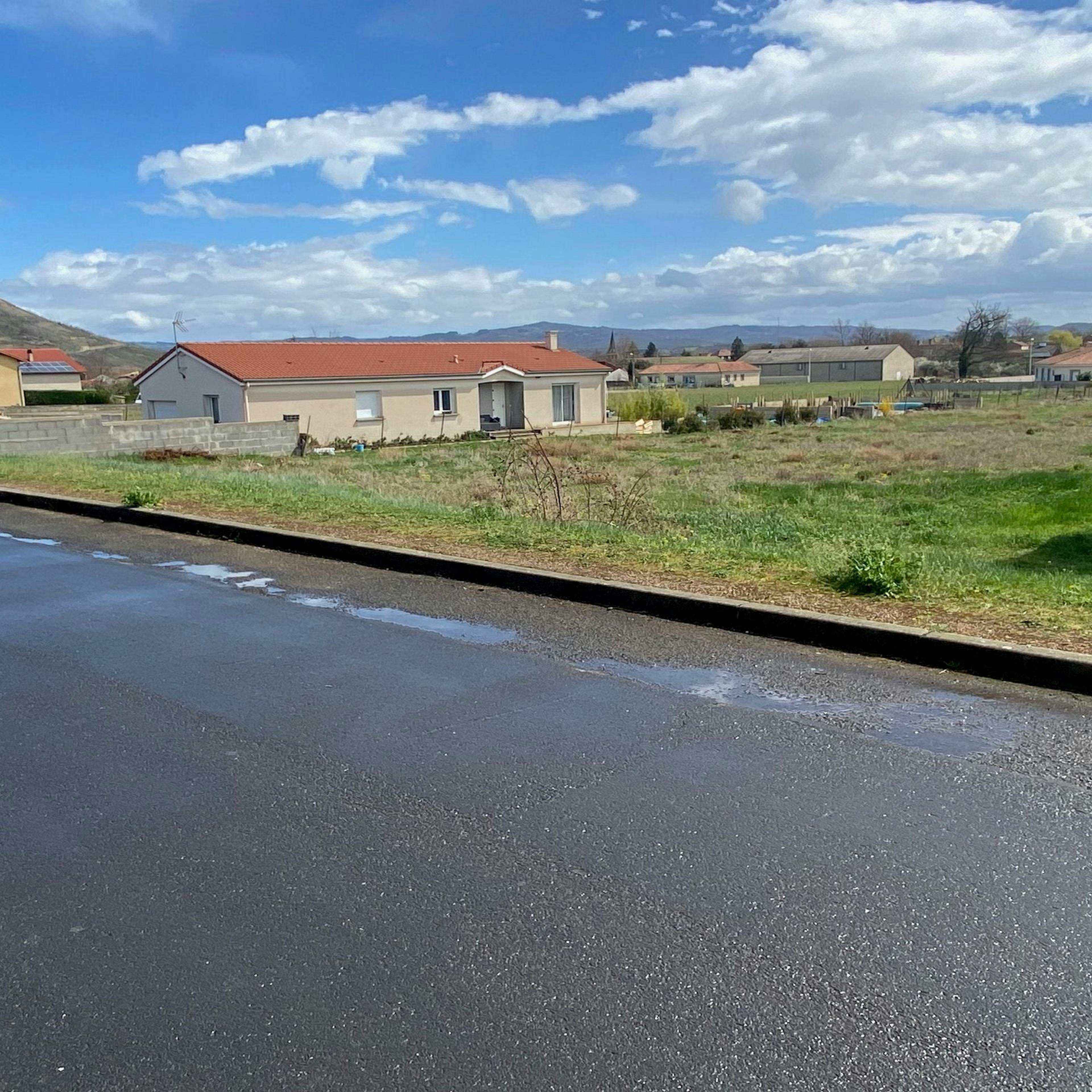 terrain viabilisé au Breuil sur Couze