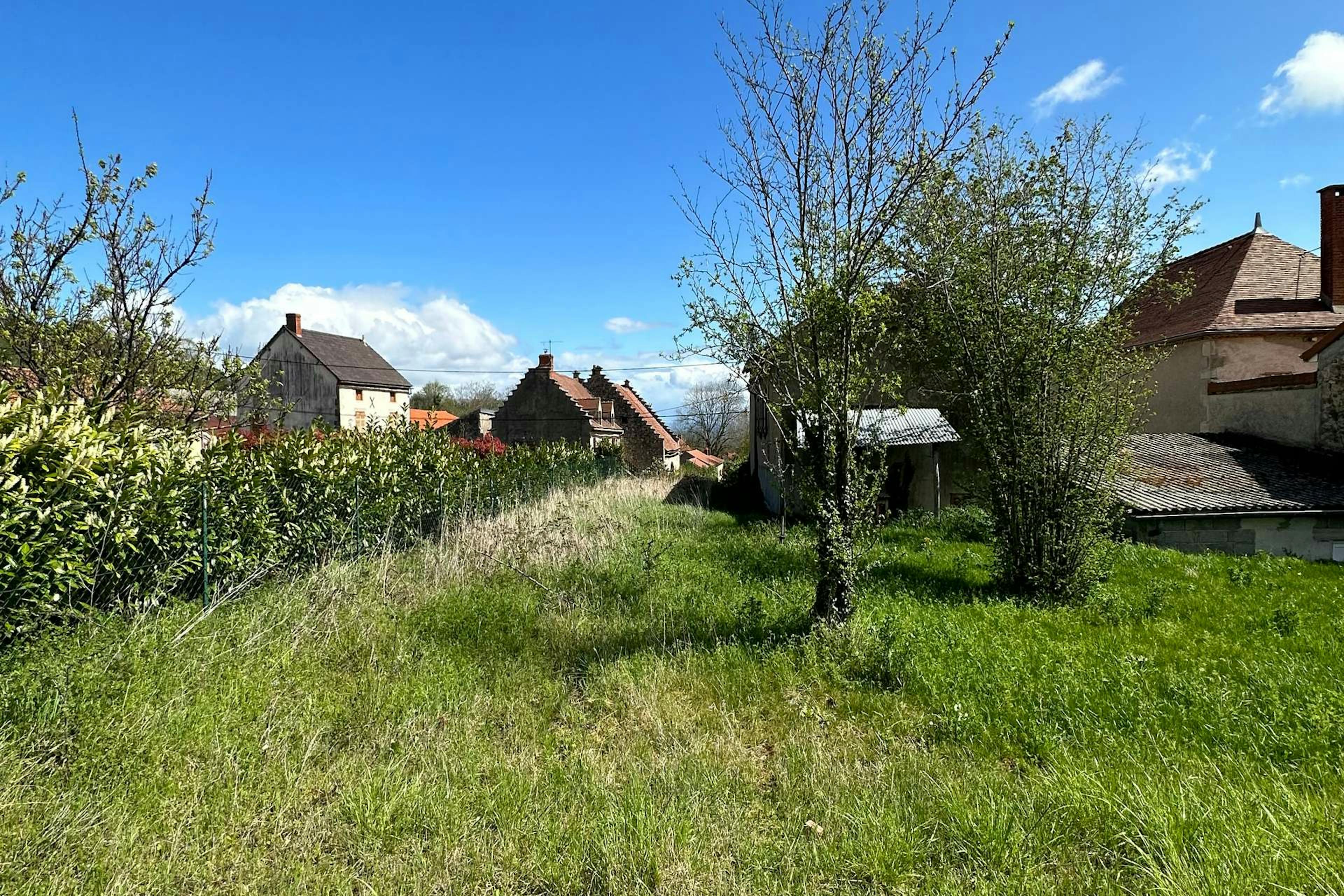 terrain de 4600 m2 à Chaptuzat