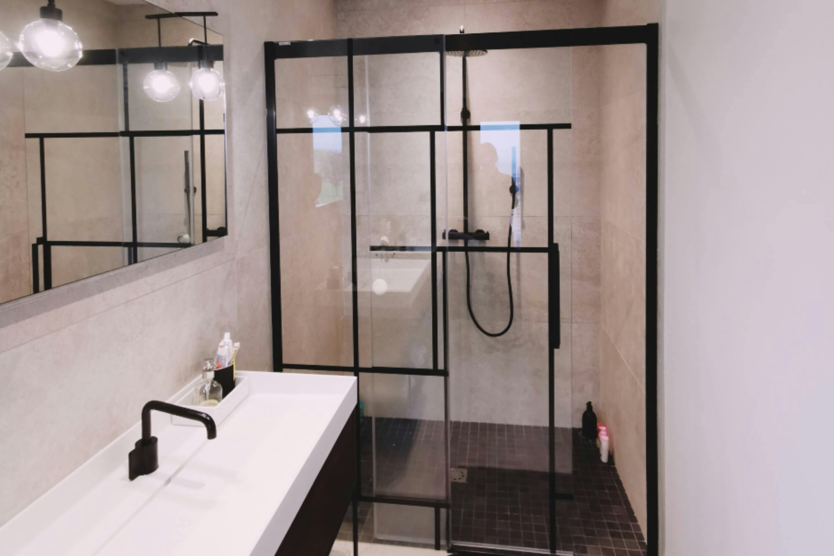 Salle d'eau classe style épuré