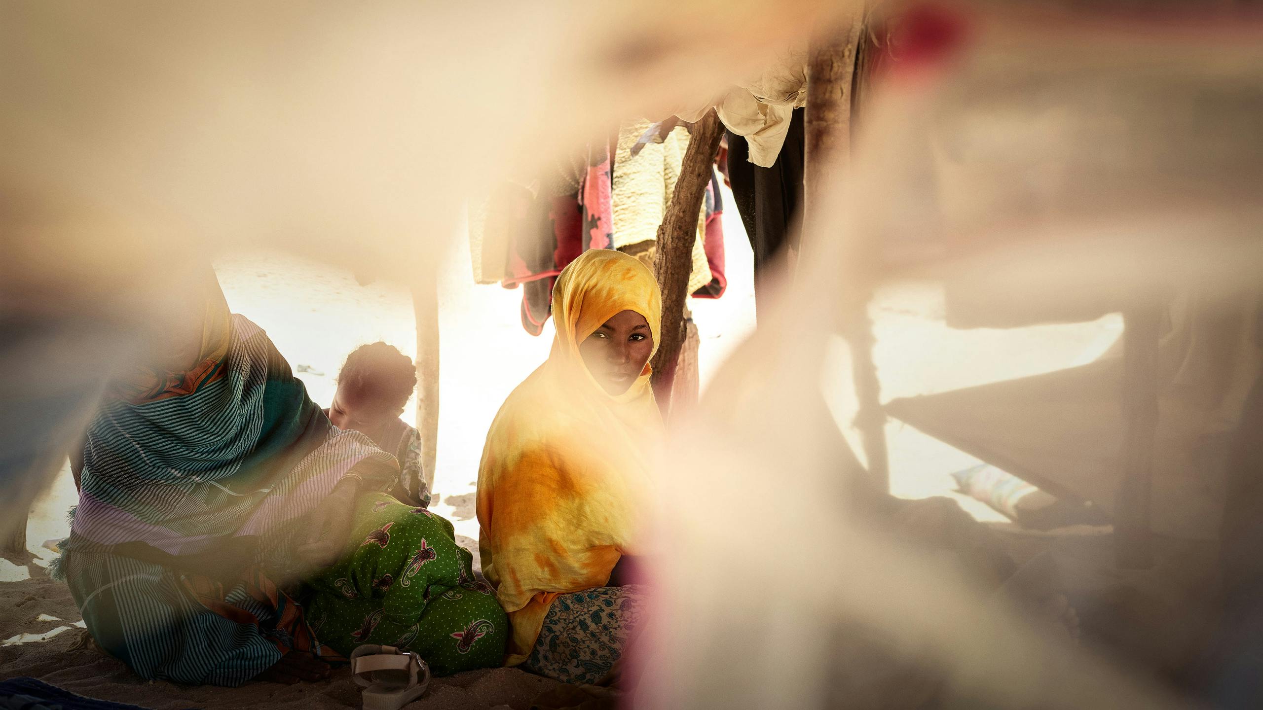 Women in the desert, under a tent