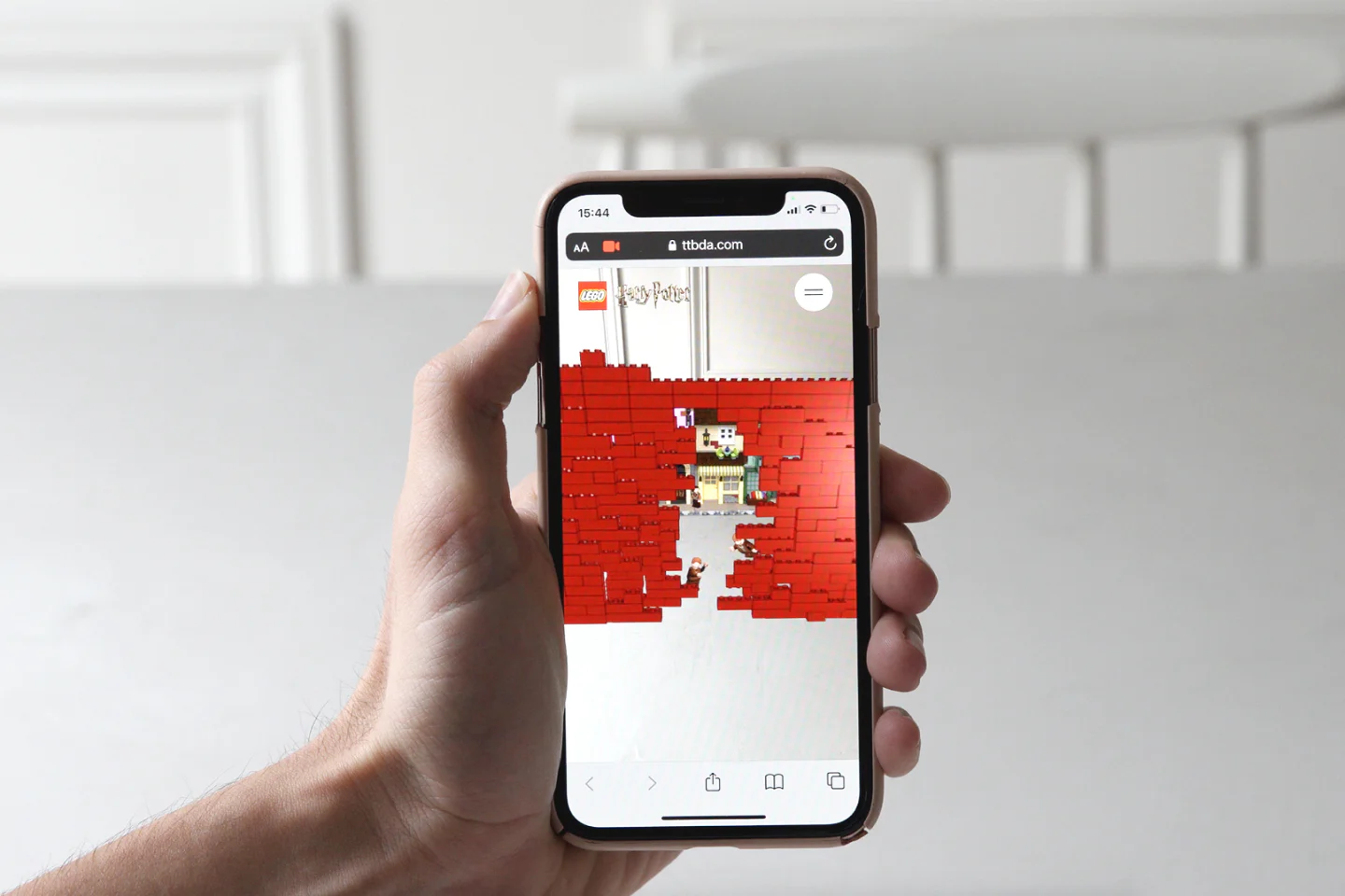 LEGO - Through the bricks - Makemepulse