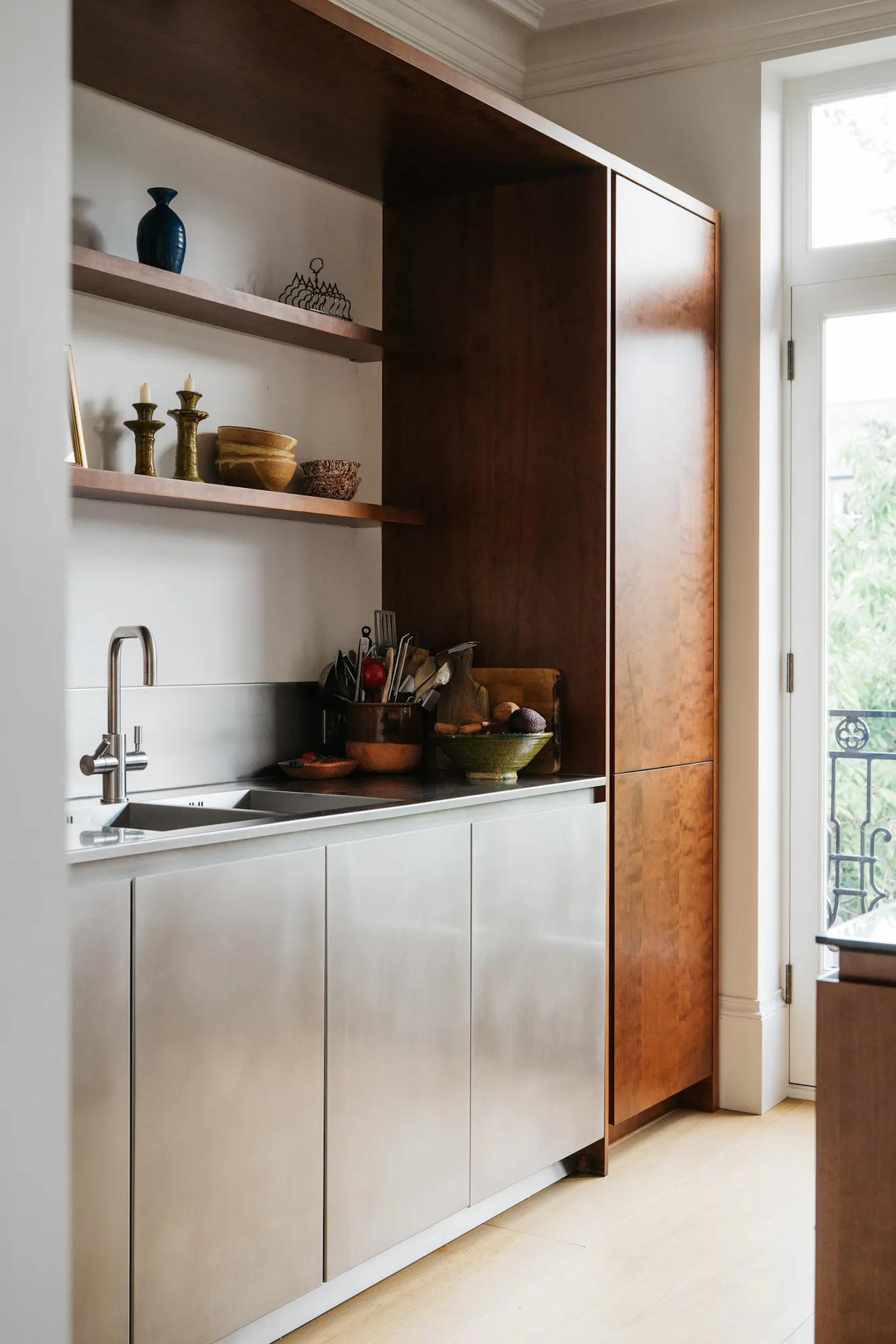 Cherry timber, black marble and stainless steel Ma-kon kitchen.