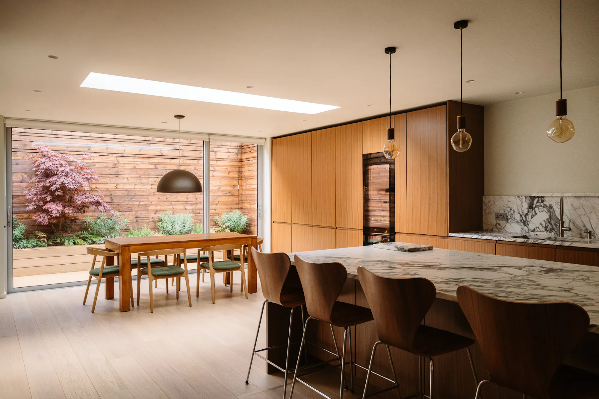 Contemporary walnut timber and arabescato marble Ma-kon kitchen.