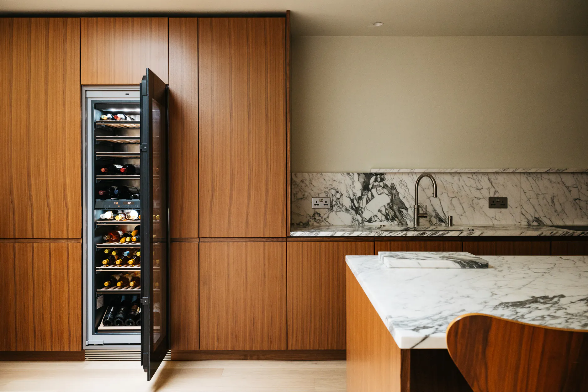 Contemporary walnut timber and arabescato marble Ma-kon kitchen.