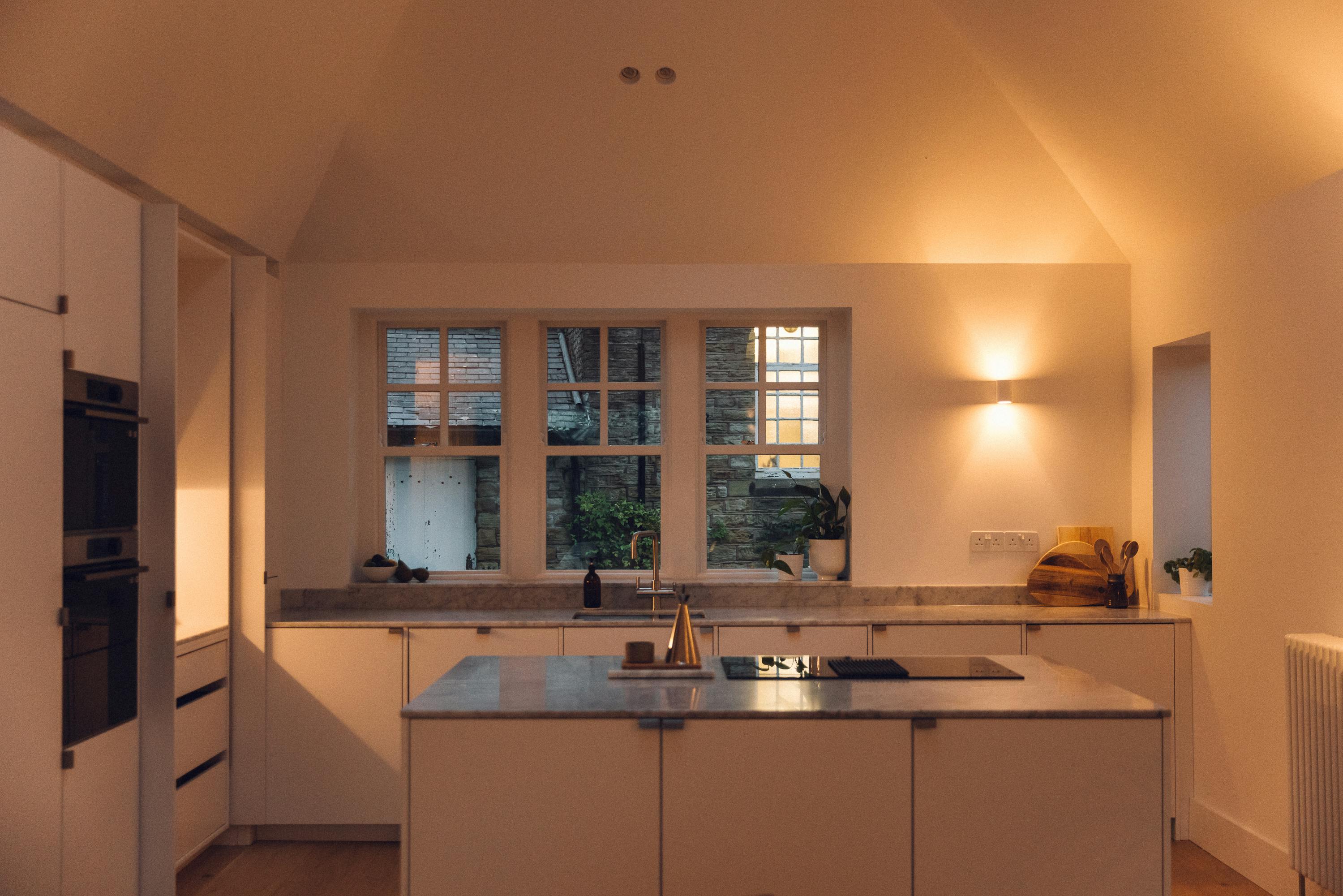 Minimal white painted Ma-kon kitchen with Carrara marble worktop.