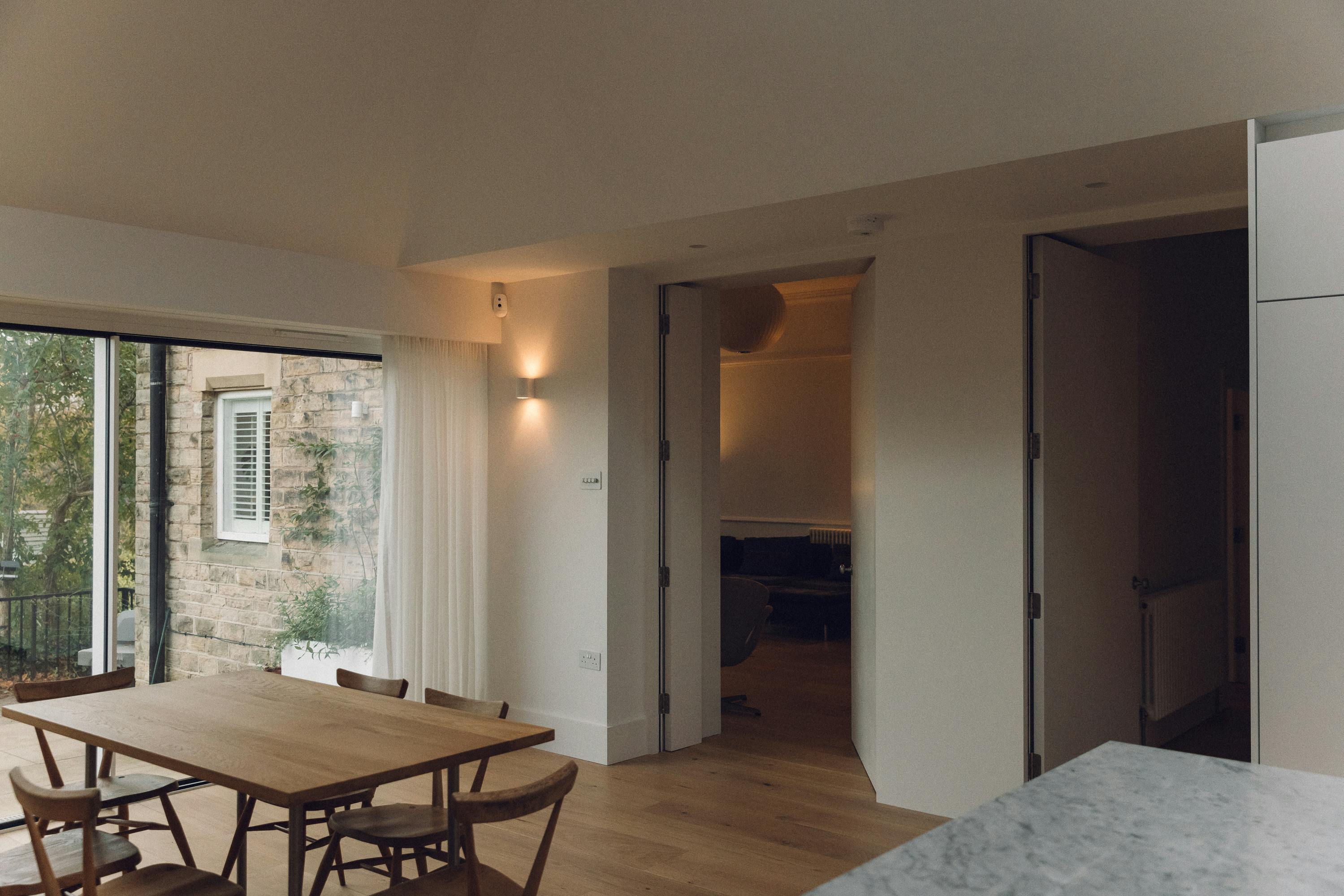 Minimal white painted Ma-kon kitchen with Carrara marble worktop.