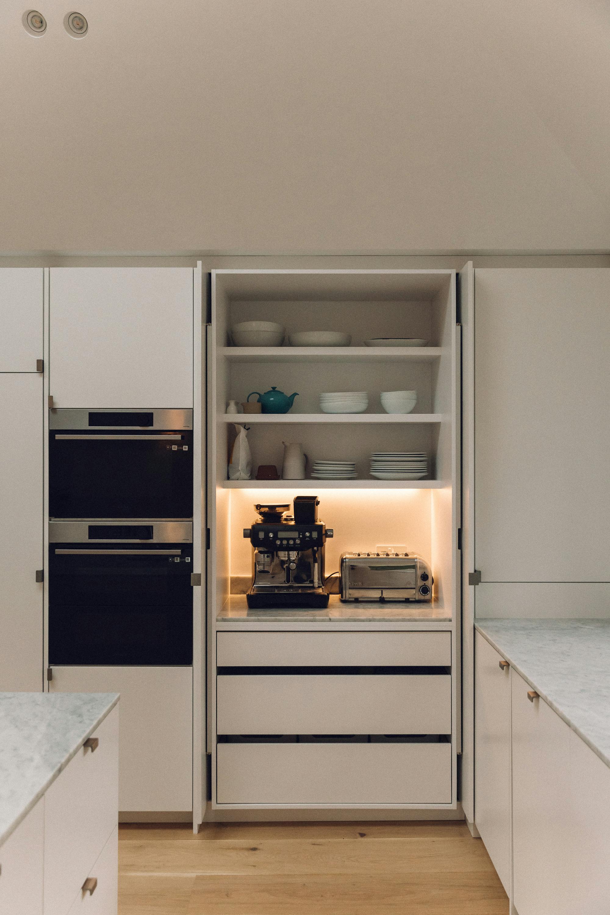 Minimal white painted Ma-kon kitchen with Carrara marble worktop.
