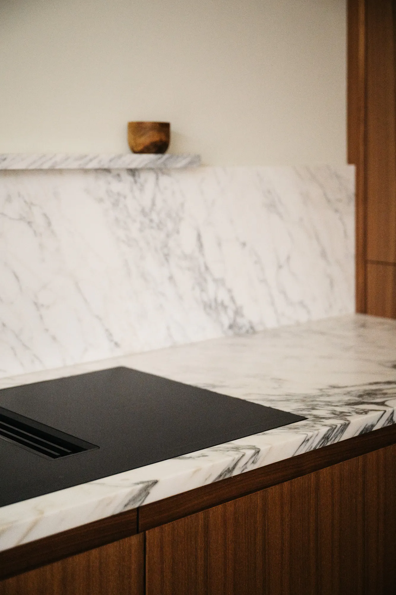 Contemporary walnut timber and arabescato marble Ma-kon kitchen.