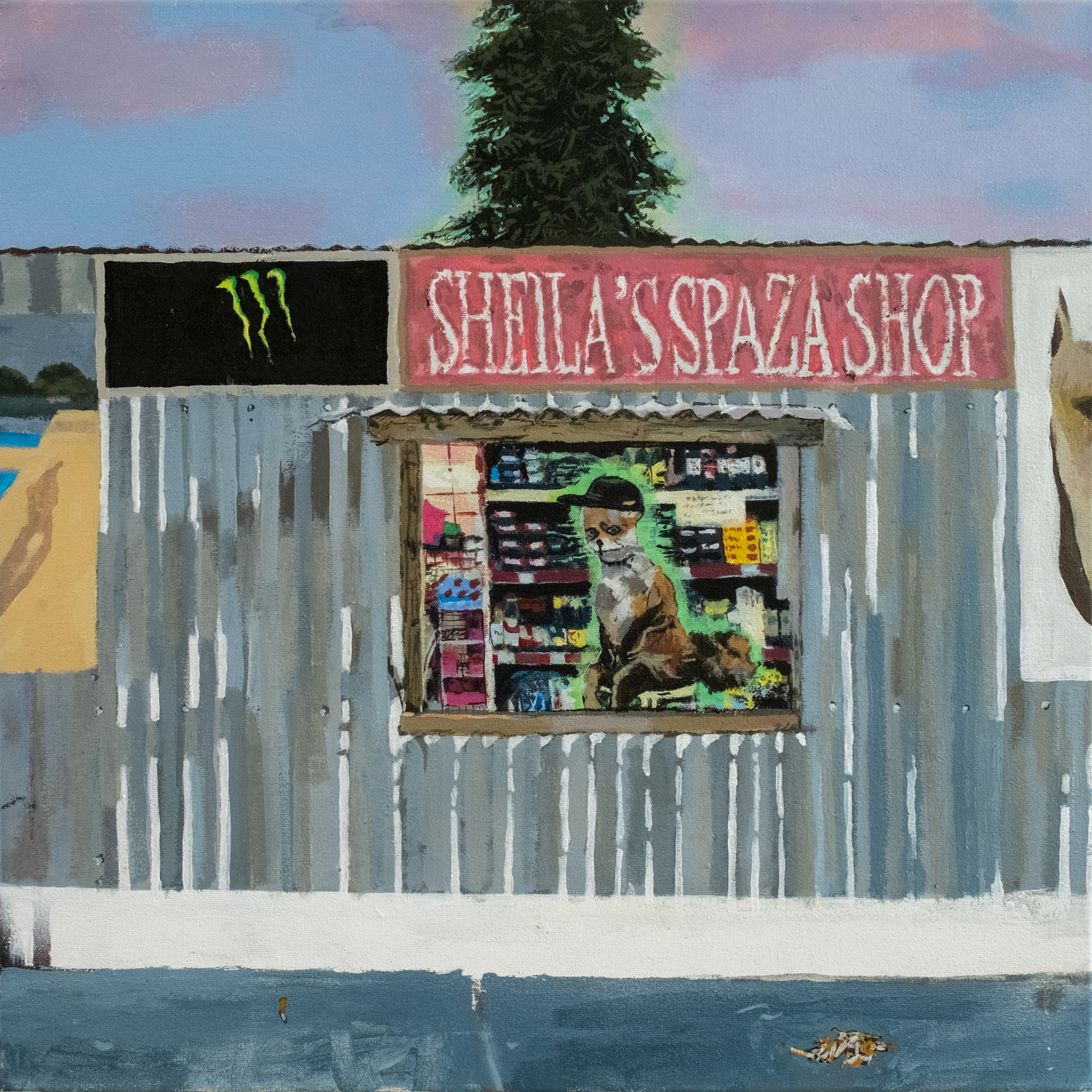 Glezna ar nelielu kiosku ar uzrakstu “Sheila’s Spaza Shop”, kura logā starp precēm sēž dzīvnieks ar cepuri.