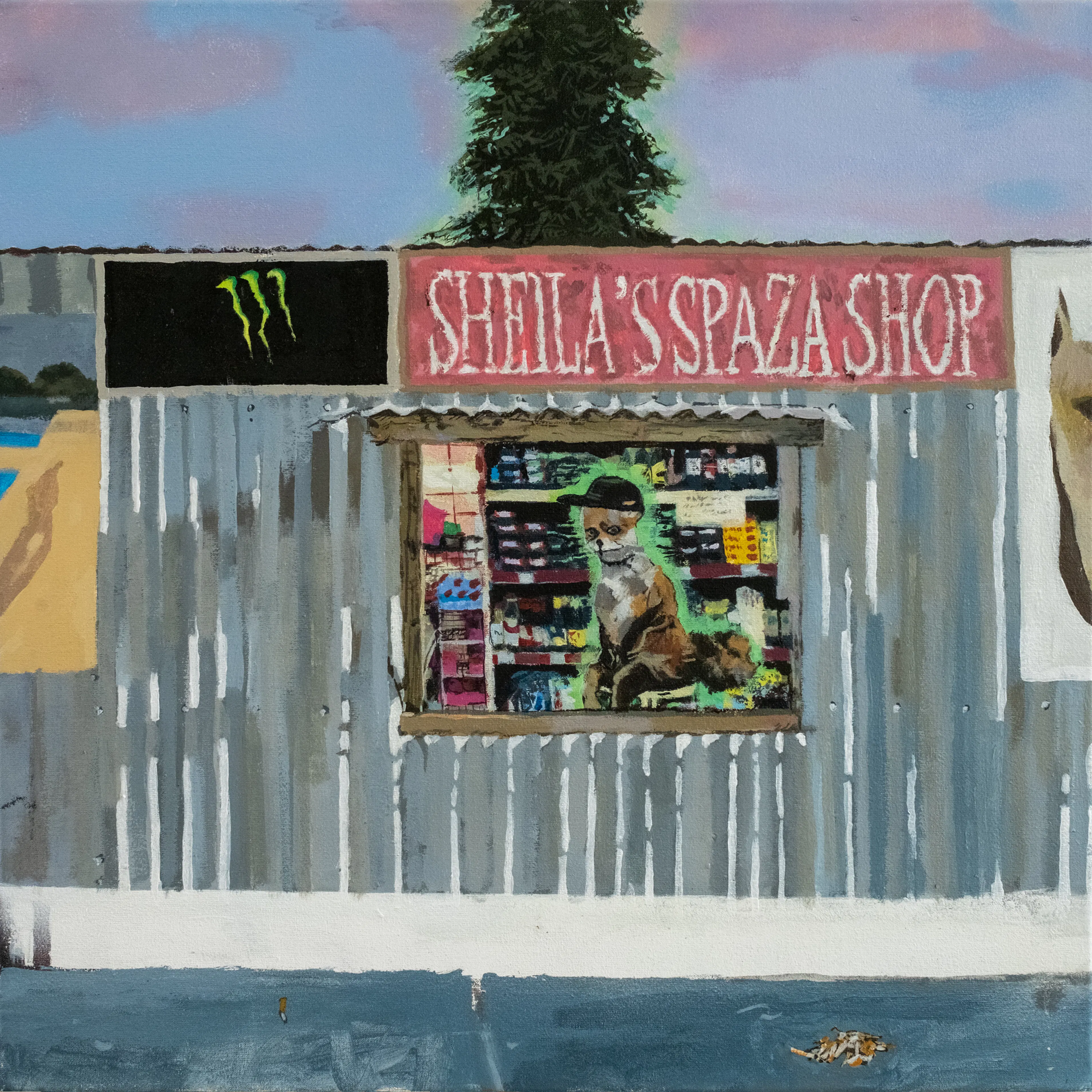 Glezna ar nelielu kiosku ar uzrakstu “Sheila’s Spaza Shop”, kura logā starp precēm sēž dzīvnieks ar cepuri.