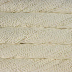 Picture of Brisa Natural: Soft ivory yarn with subtle cream and warm ecru undertones.
